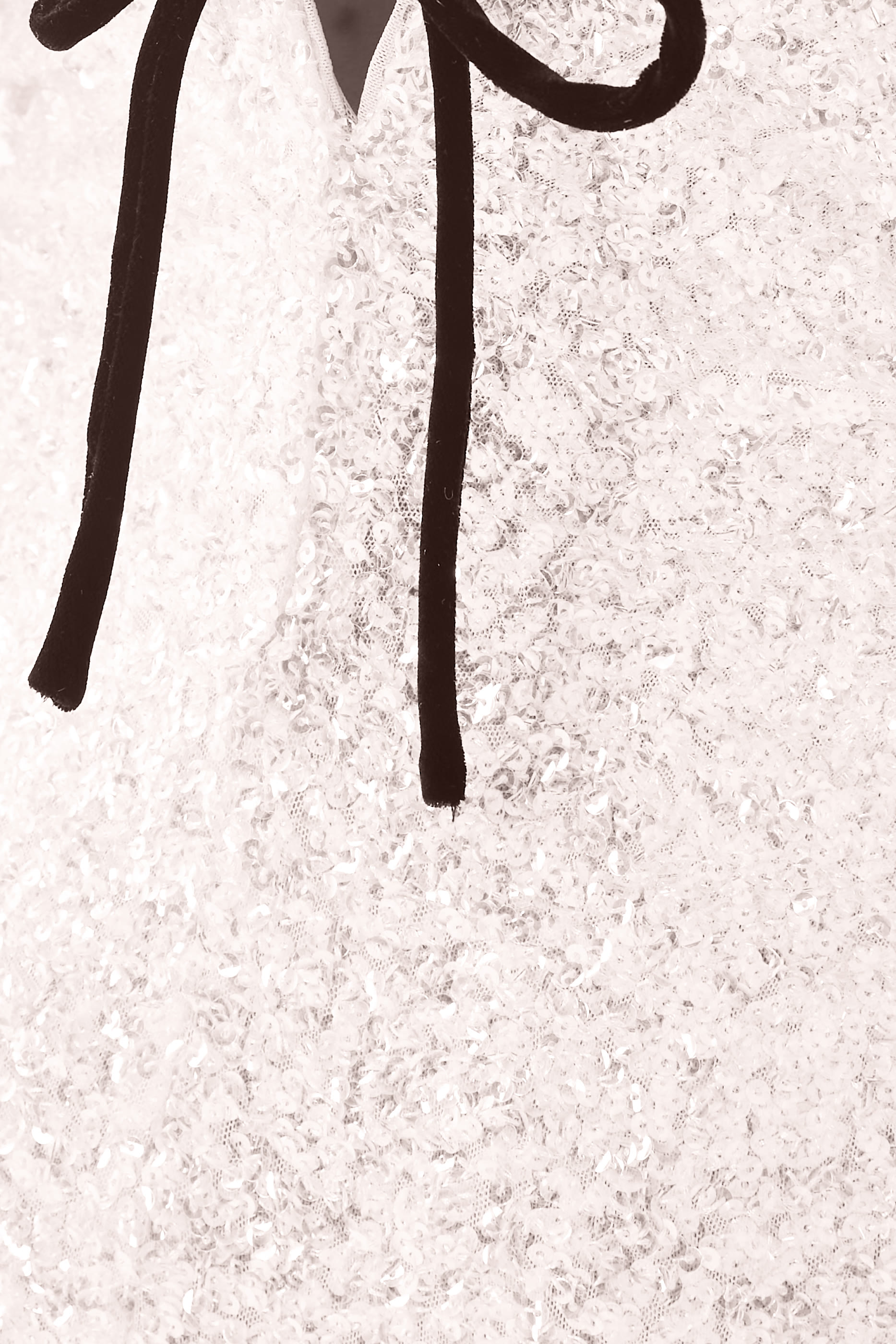 فستان طويل مطرز بترتر بارز الملمس