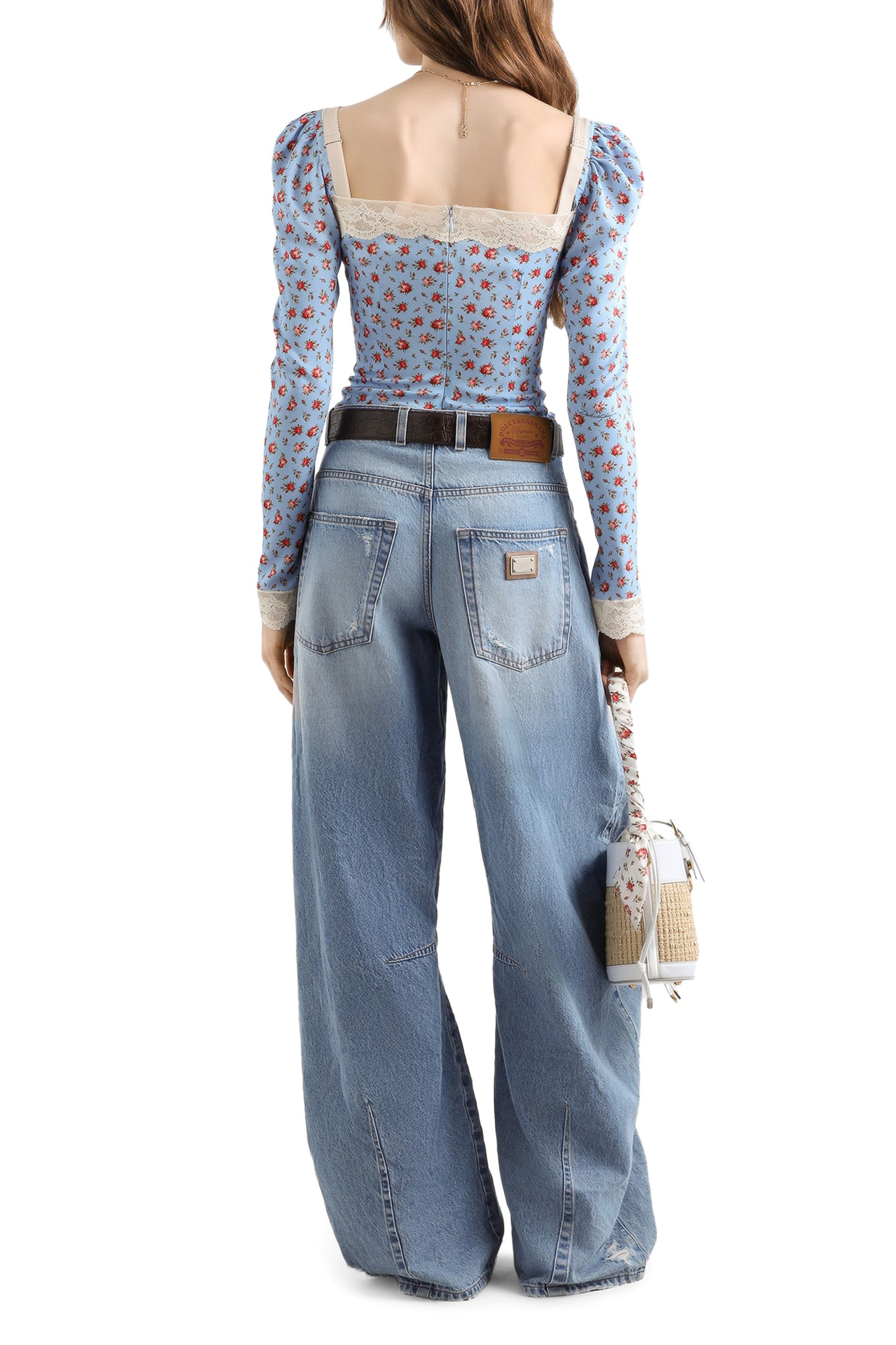 بلوزة شارموز بنقشة ورد بحجم صغير