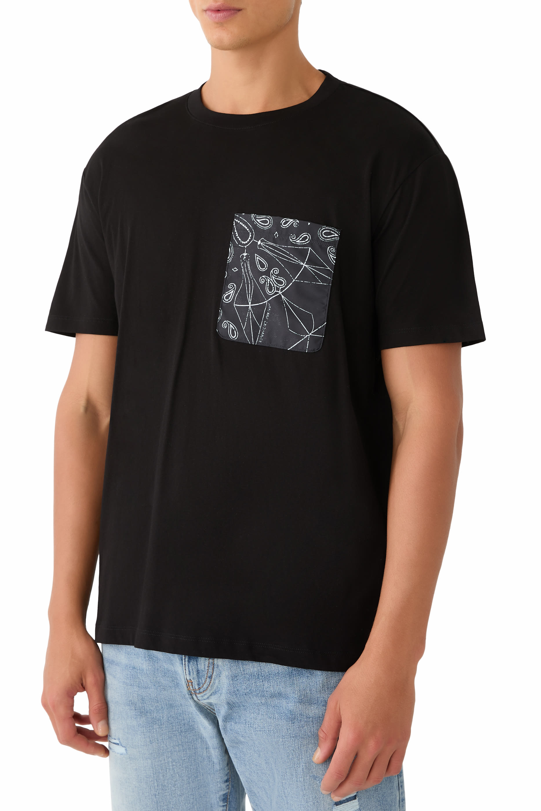 تيشيرت بجيب مزين بنقشة