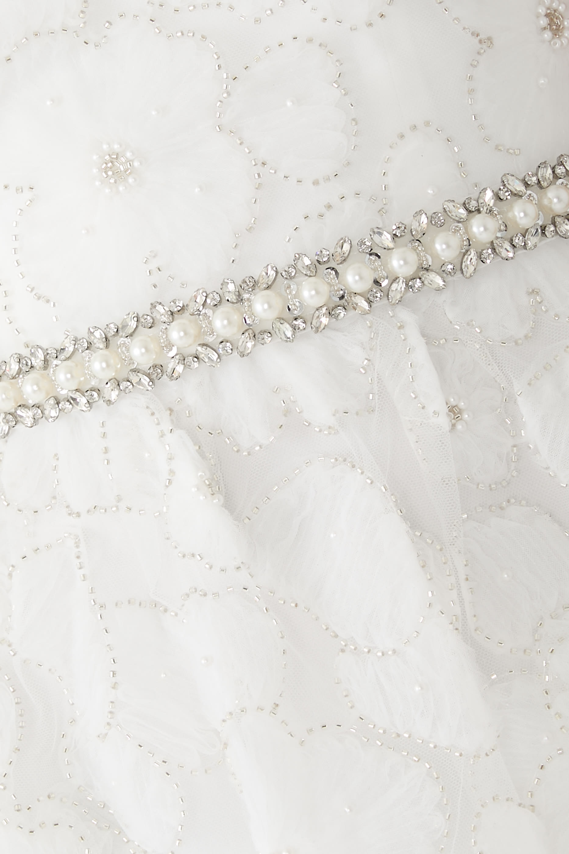 فستان متوسط الطول بتصميم متدرج وحلي تول