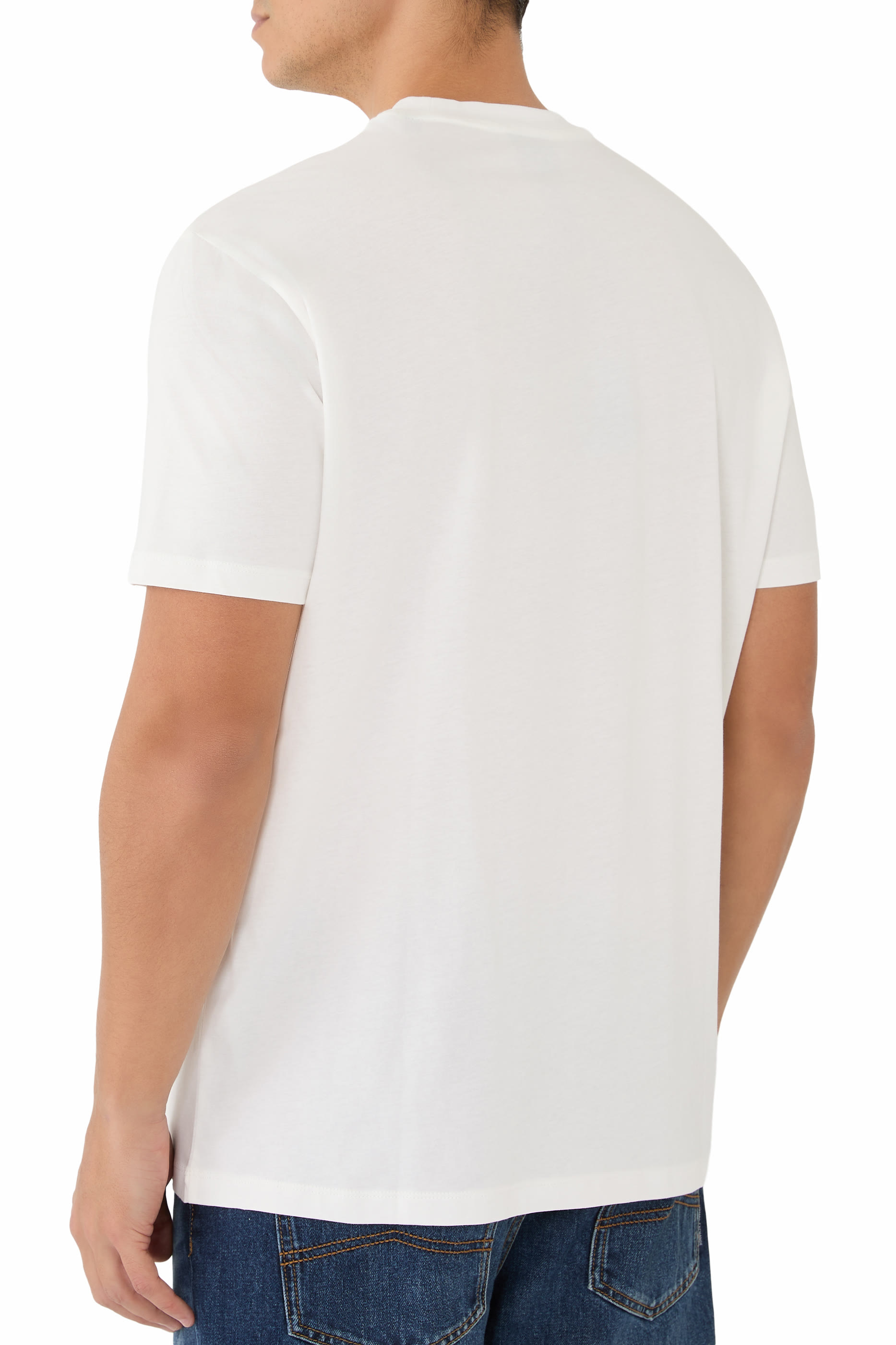 تيشرت بقصة عادية وشعار الماركة