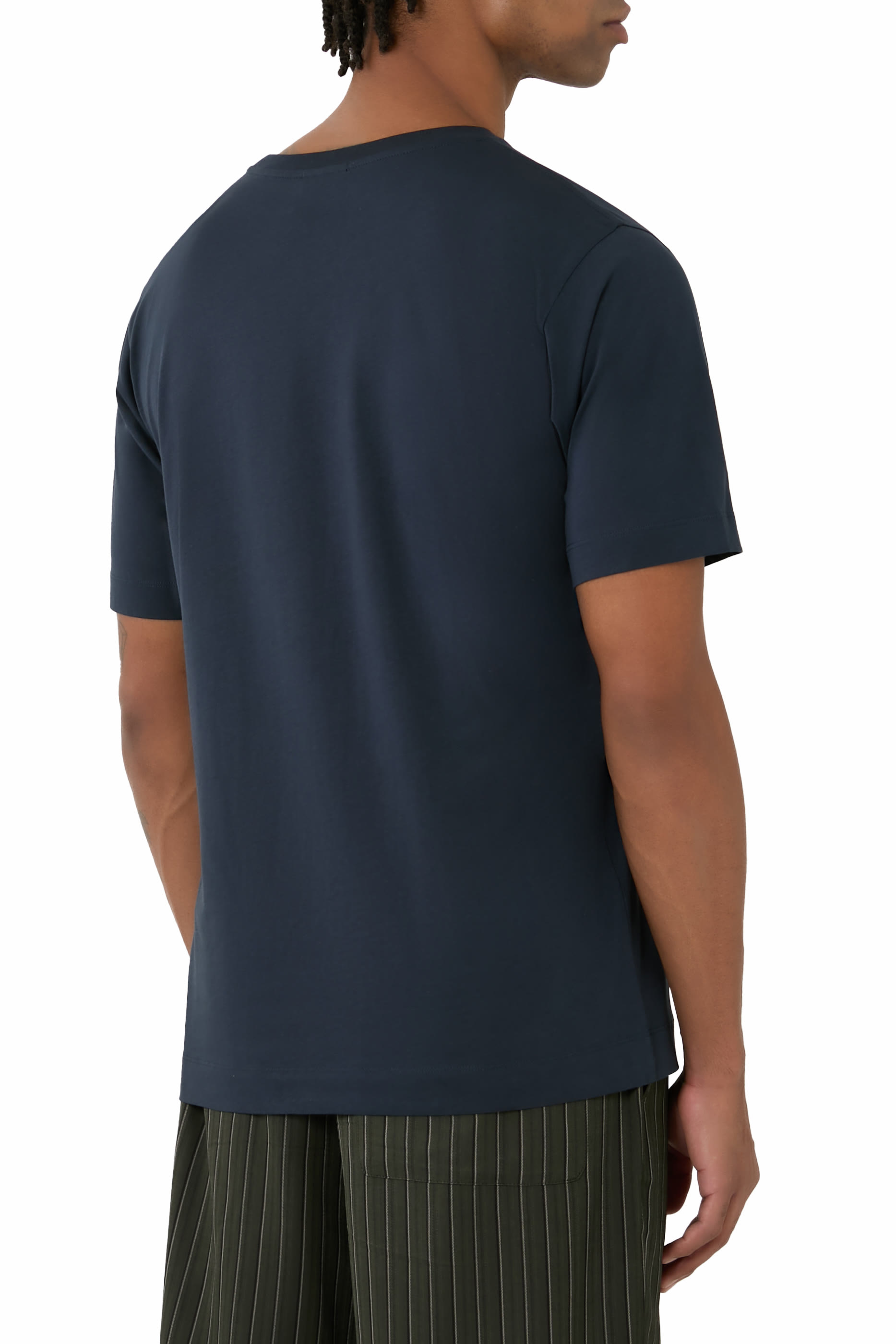 تيشيرت بأكمام قصيرة