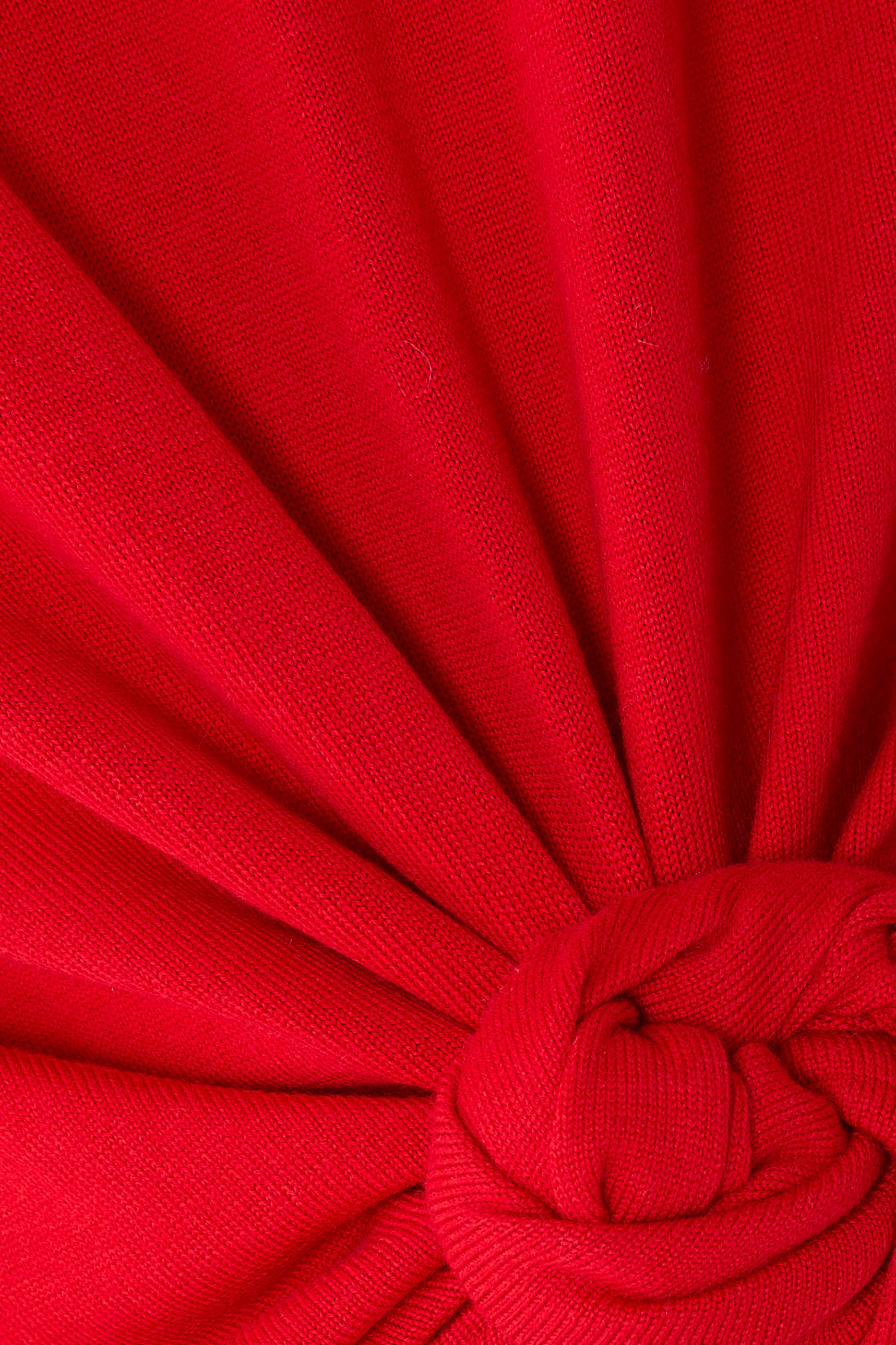 بلوزة بأكمام طويلة وعقدة