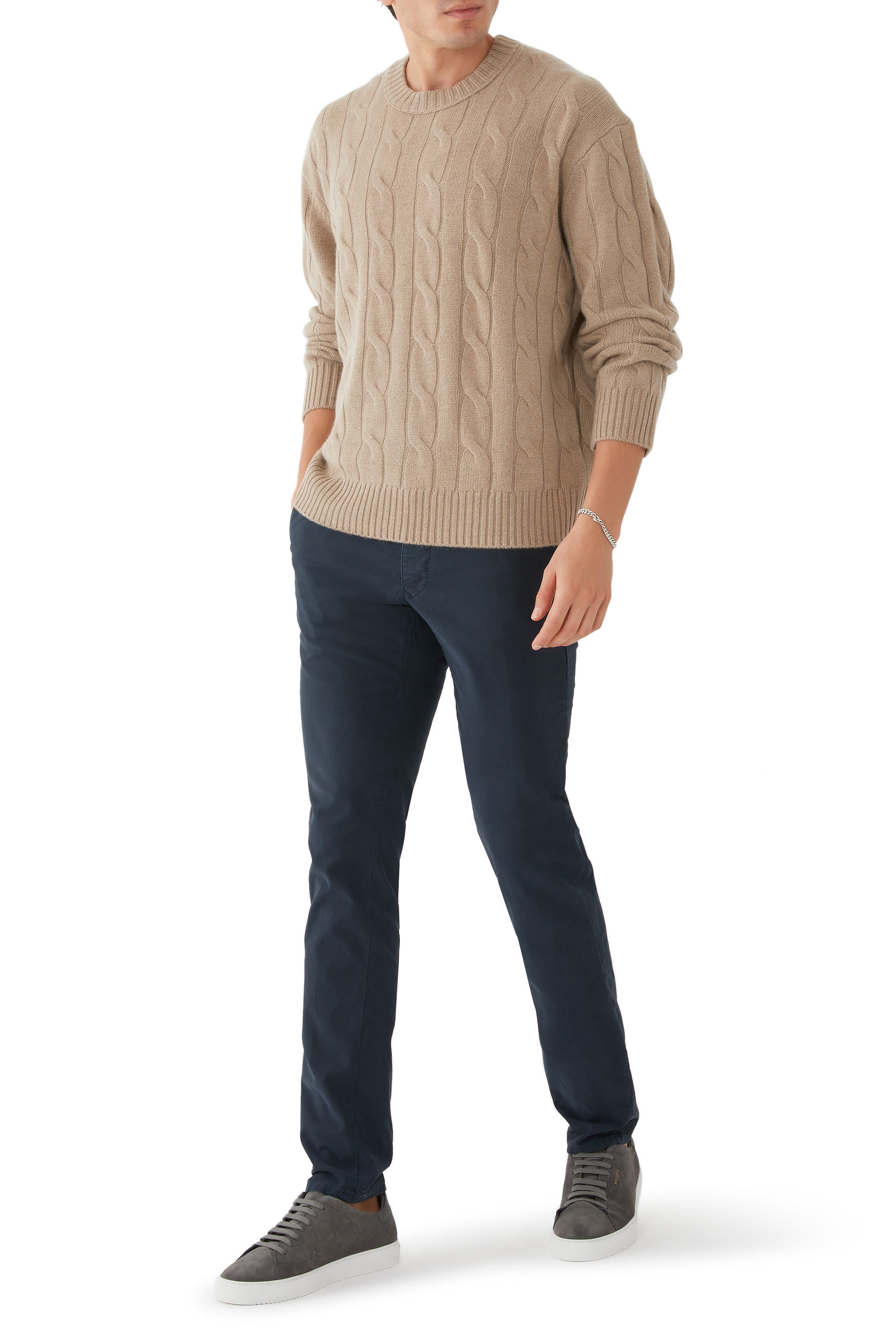 بنطال بقصة ضيقة