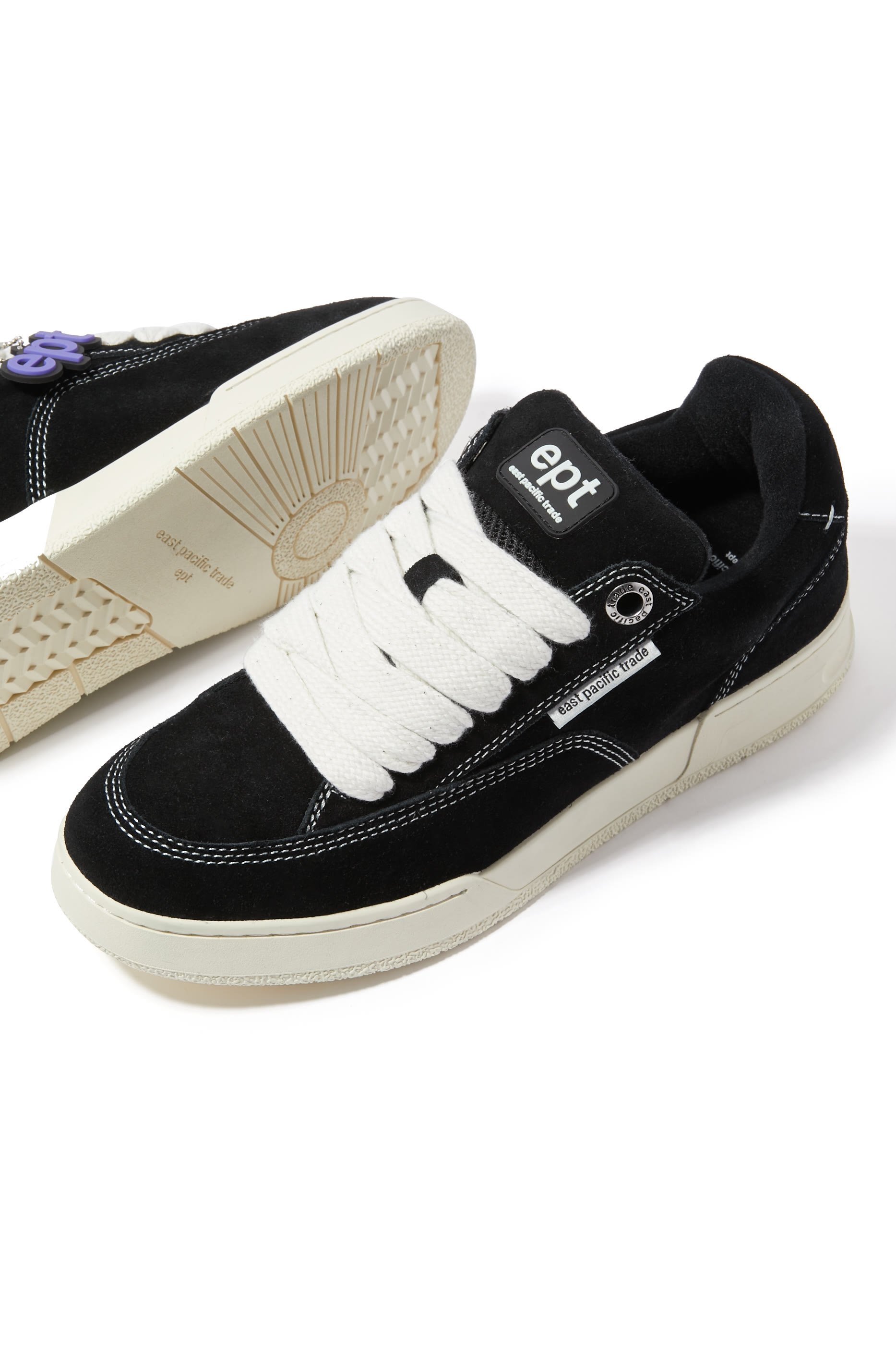 سنيكرز بلسان سميك