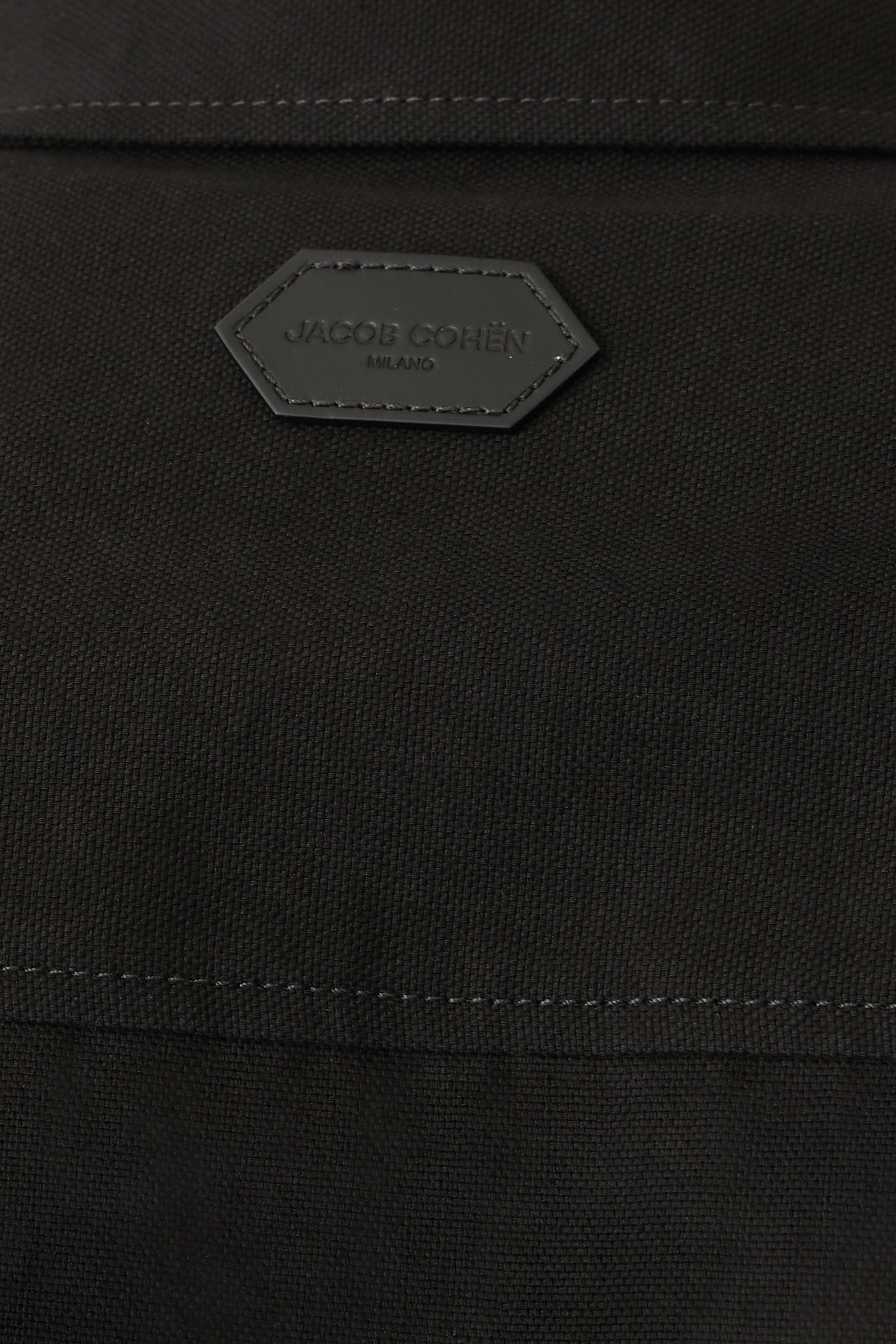 جاكيت بأزرار