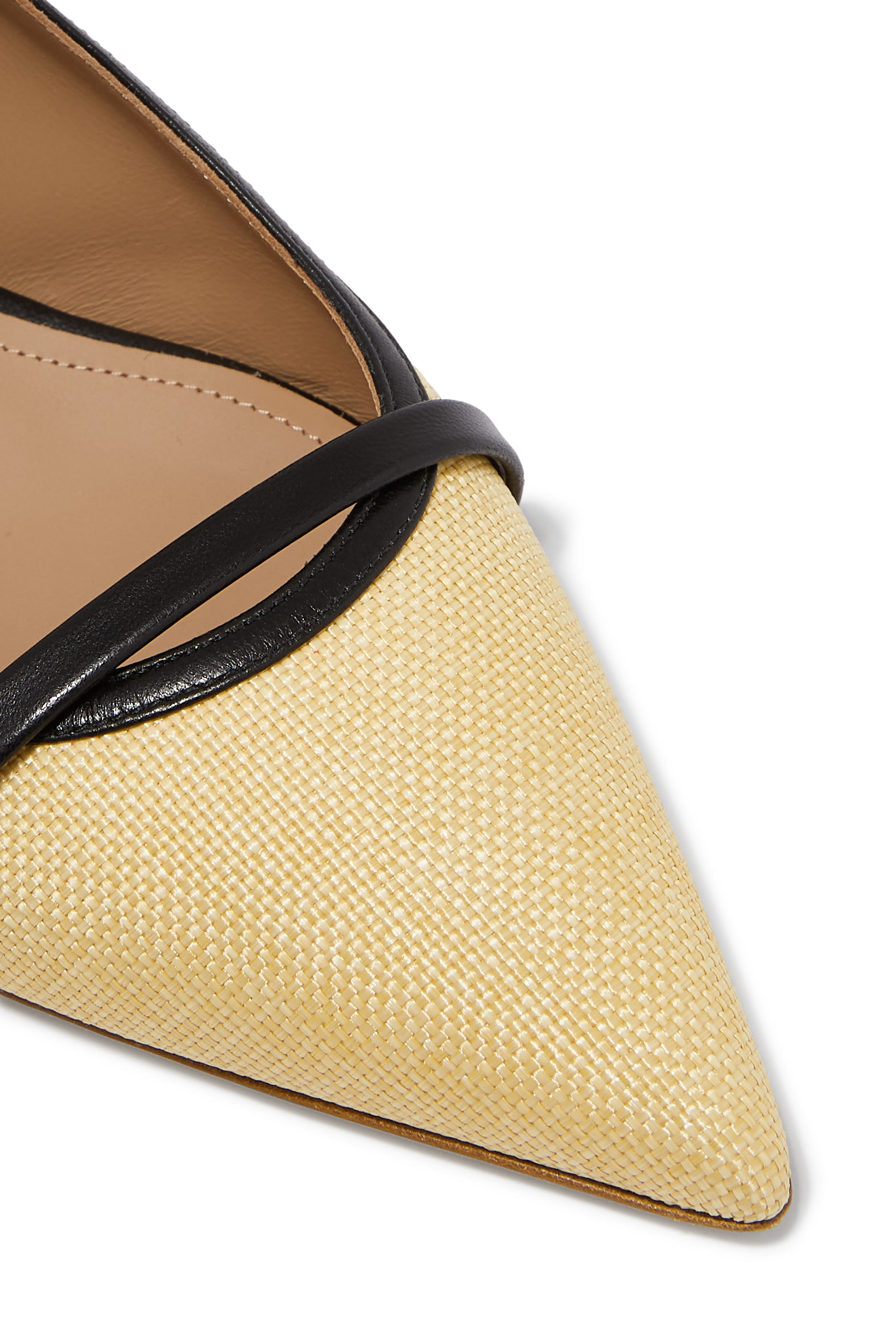 حذاء مورين مفتوح من الخلف بحواف جلد