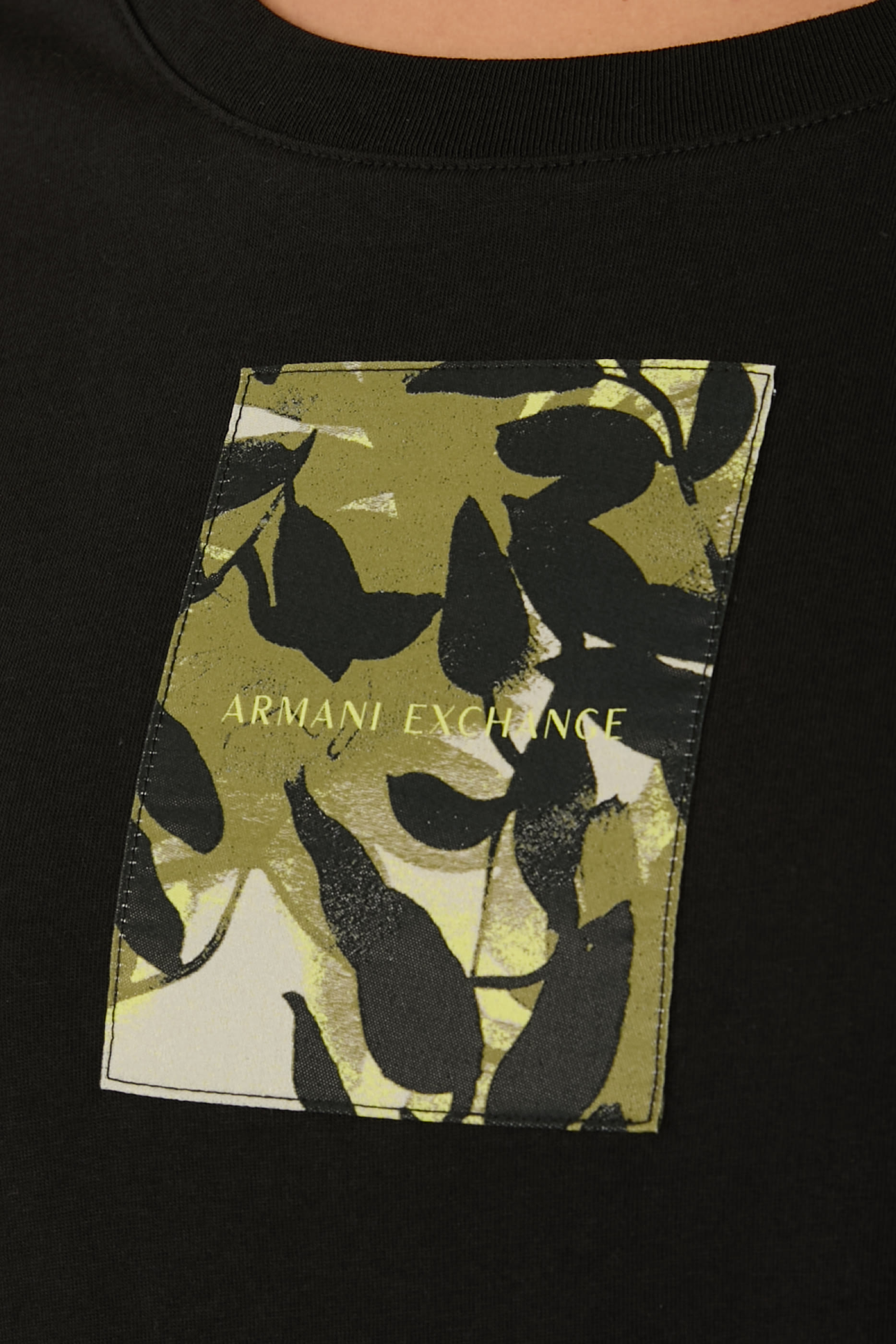 تيشيرت بقصة مريحة وطبعة شعار الماركة