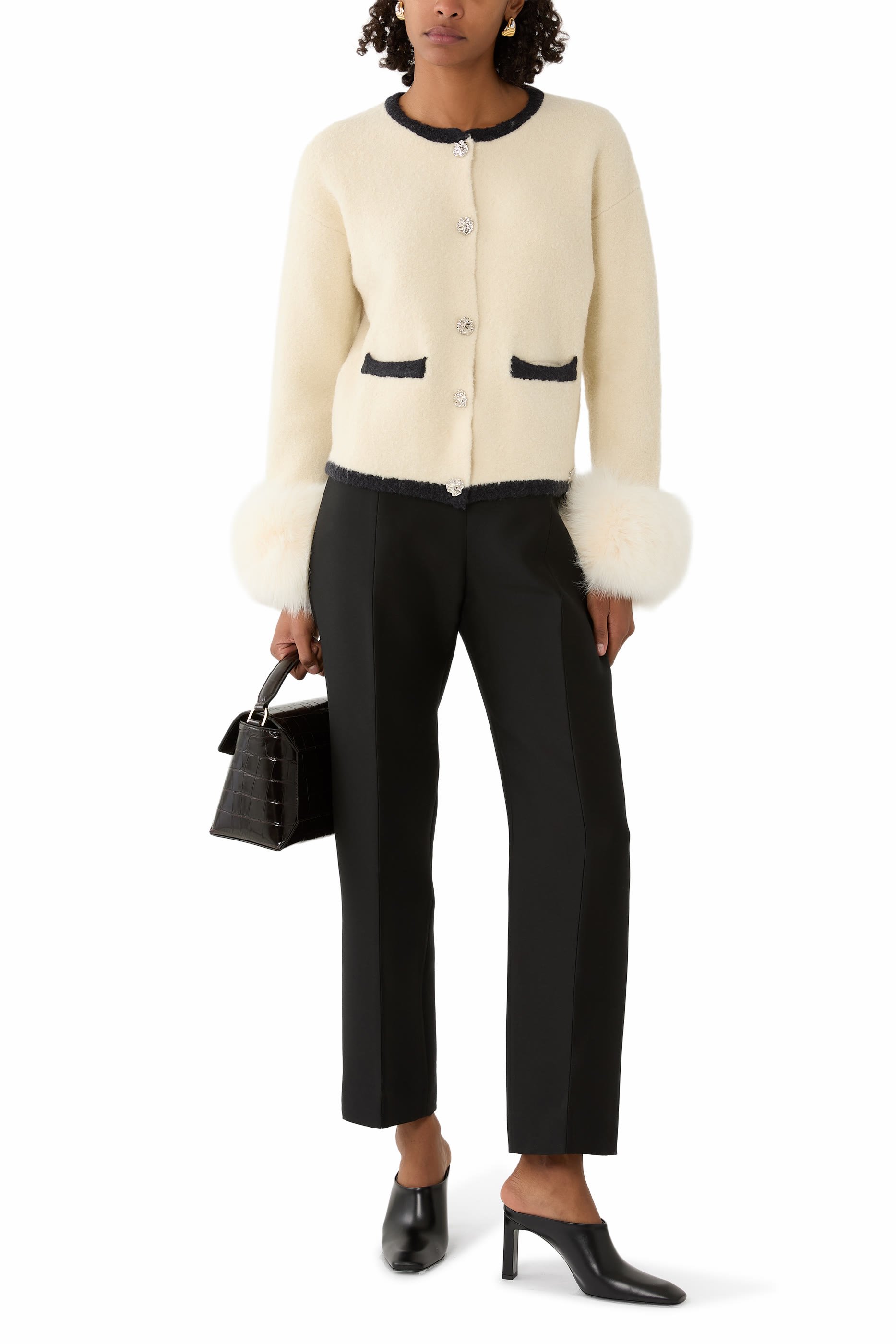 كارديجان بأساور بارزة الملمس وتفاصيل بلون مغاير