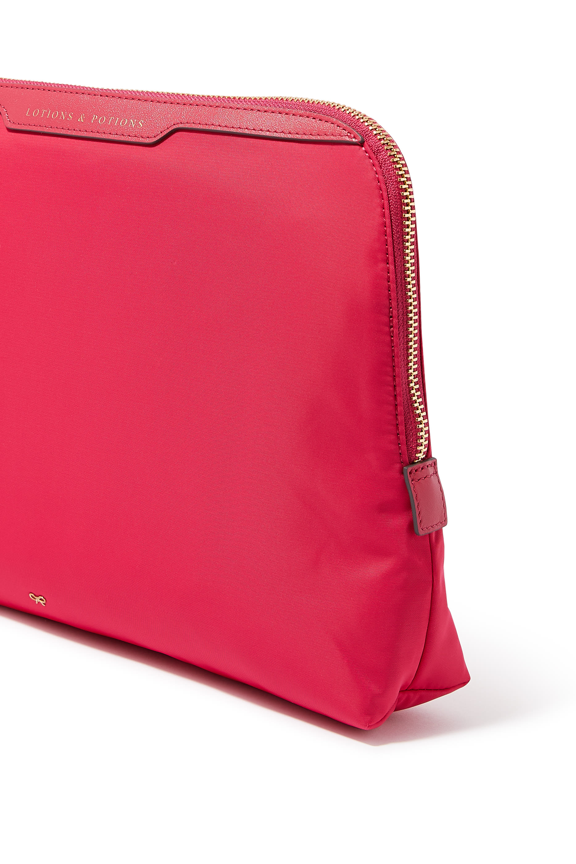 حقيبة صغيرة للمستحضرات العناية الشخصية