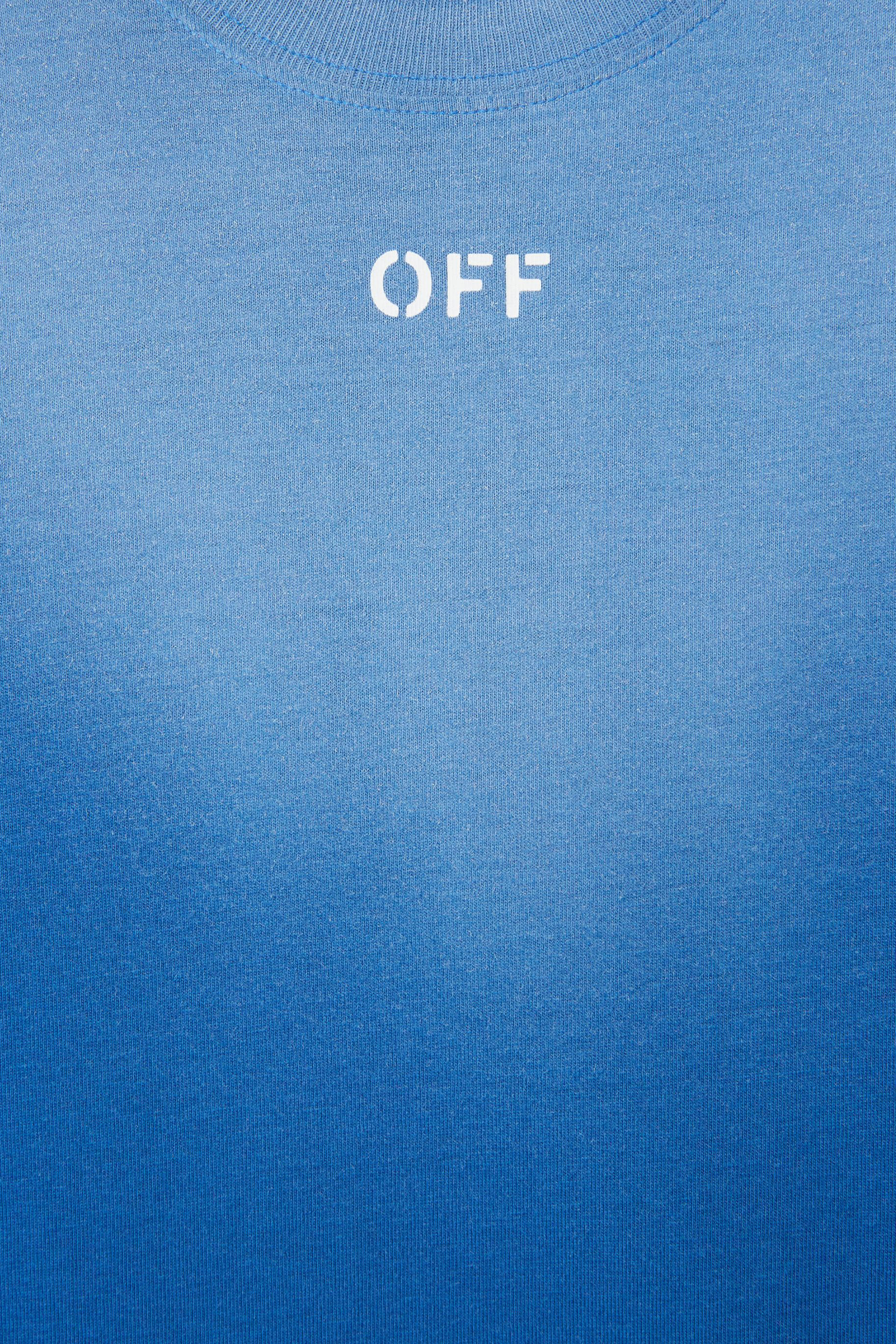 تيشيرت بلون باهت ونقشة شعار الماركة للأطفال