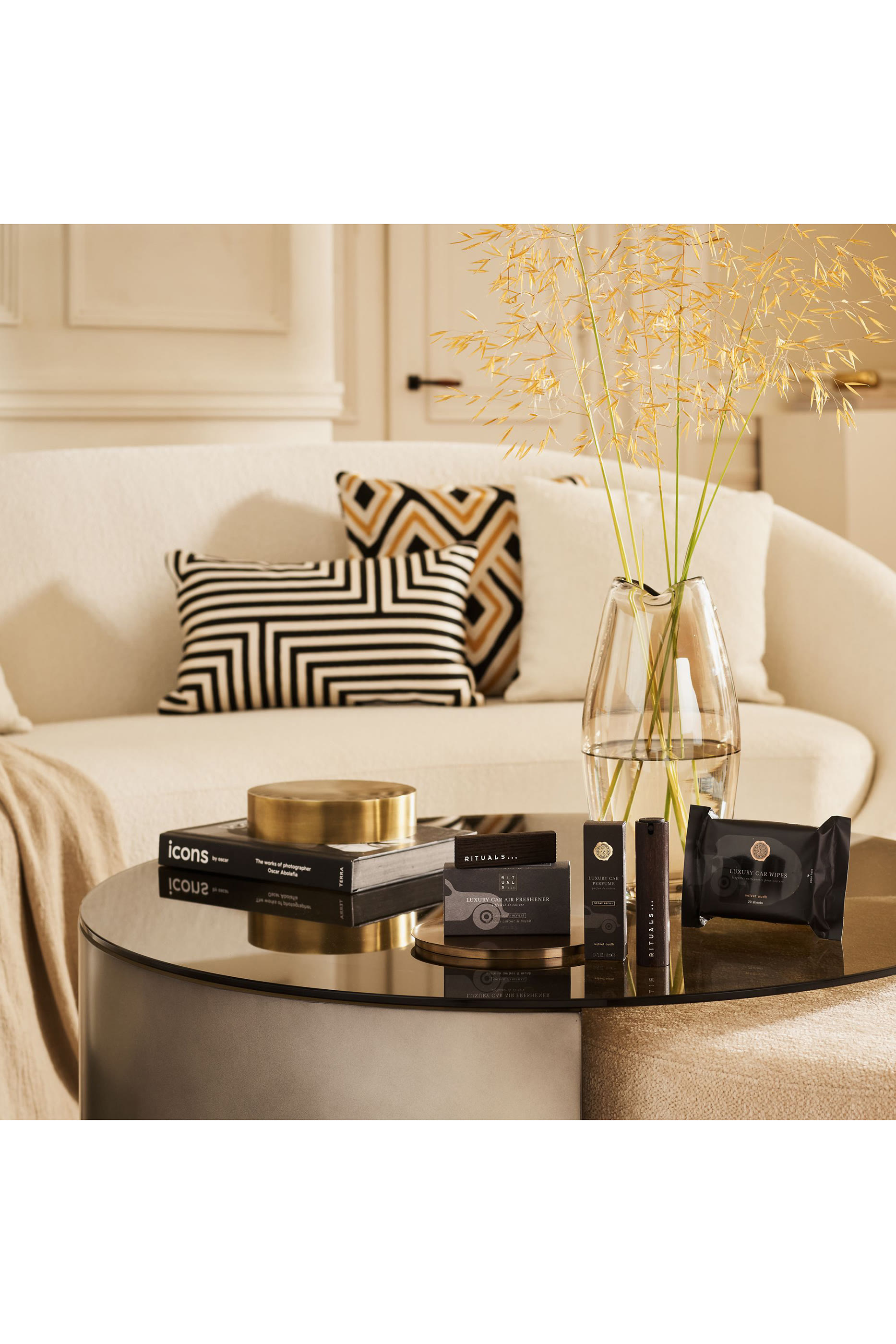 مجموعة هدايا معطر سيارة فيلفت عود