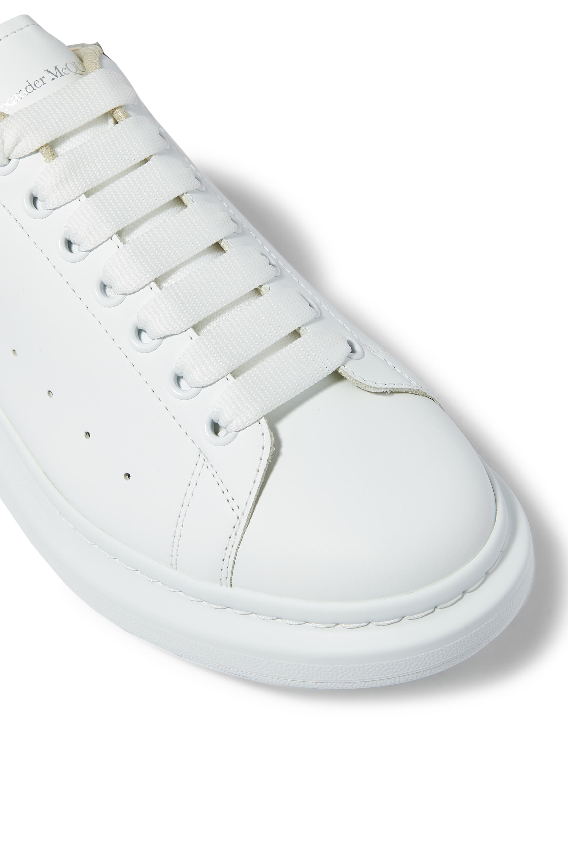 سنيكرز بنعل سميك