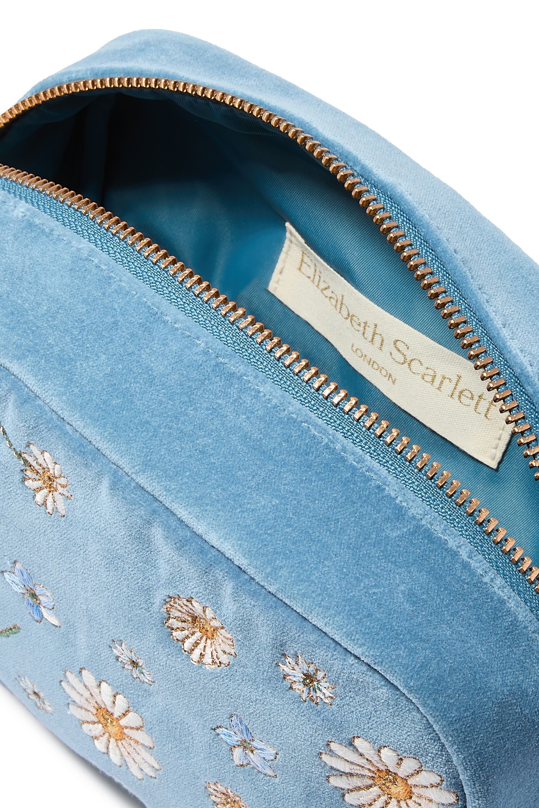 حقيبة مستحضرات تجميل ديزي دريم