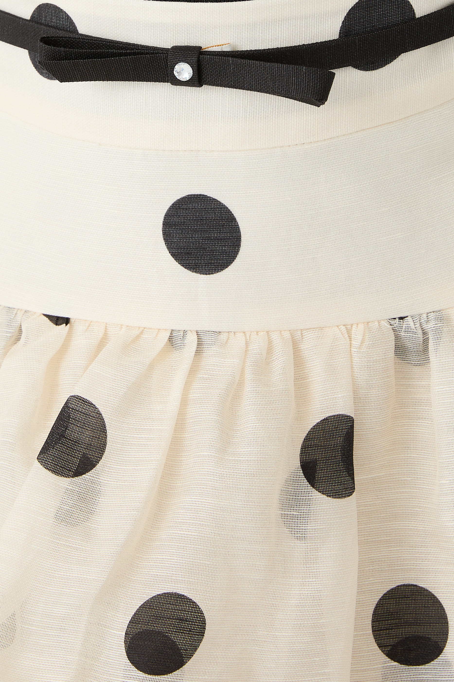 تنورة كراش بتصميم متدرج وتنورة طويلة من الخلف وقصيرة من الأمام