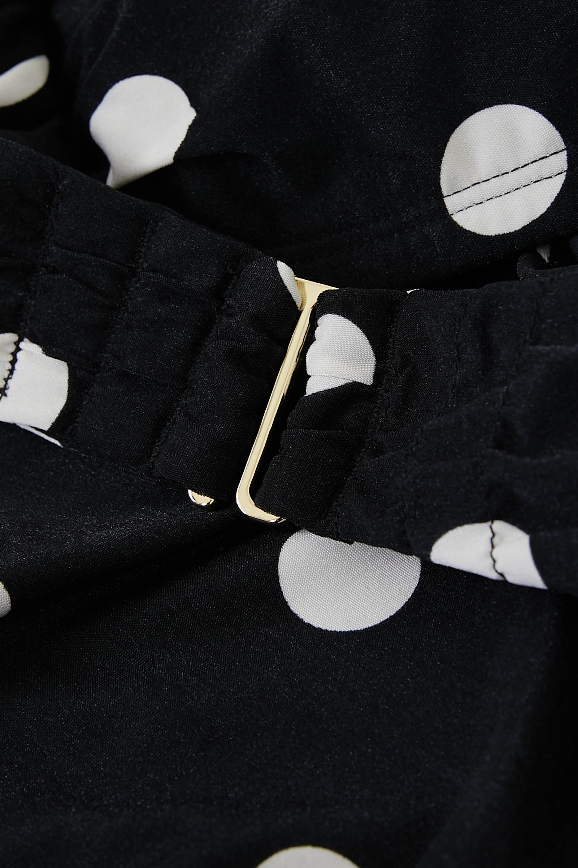 بدلة سباحة سامر بتصميم قطعة واحدة بنقشة نقاط