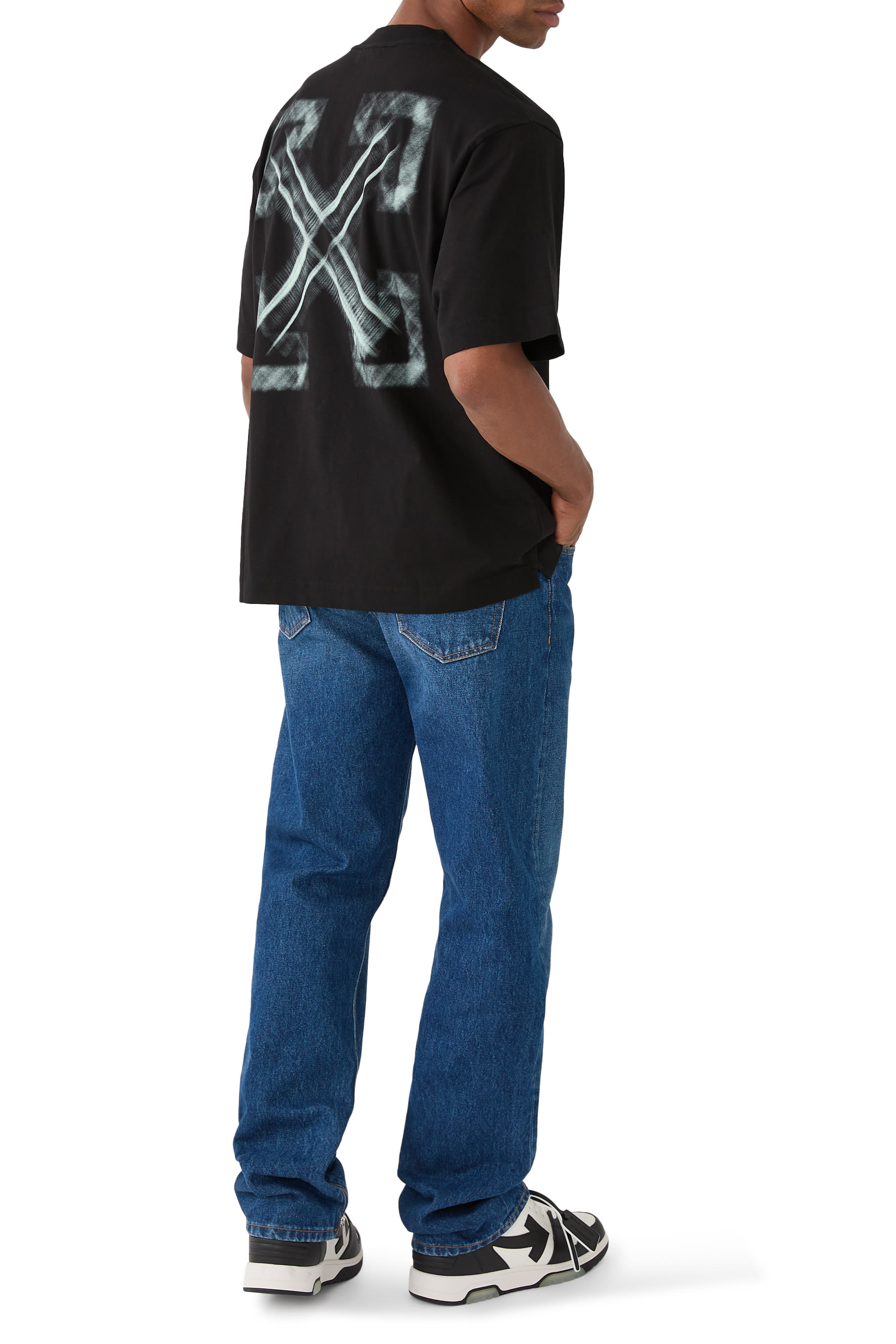 تيشيرت سكيت بشعار الأسهم بتصميم مشوش