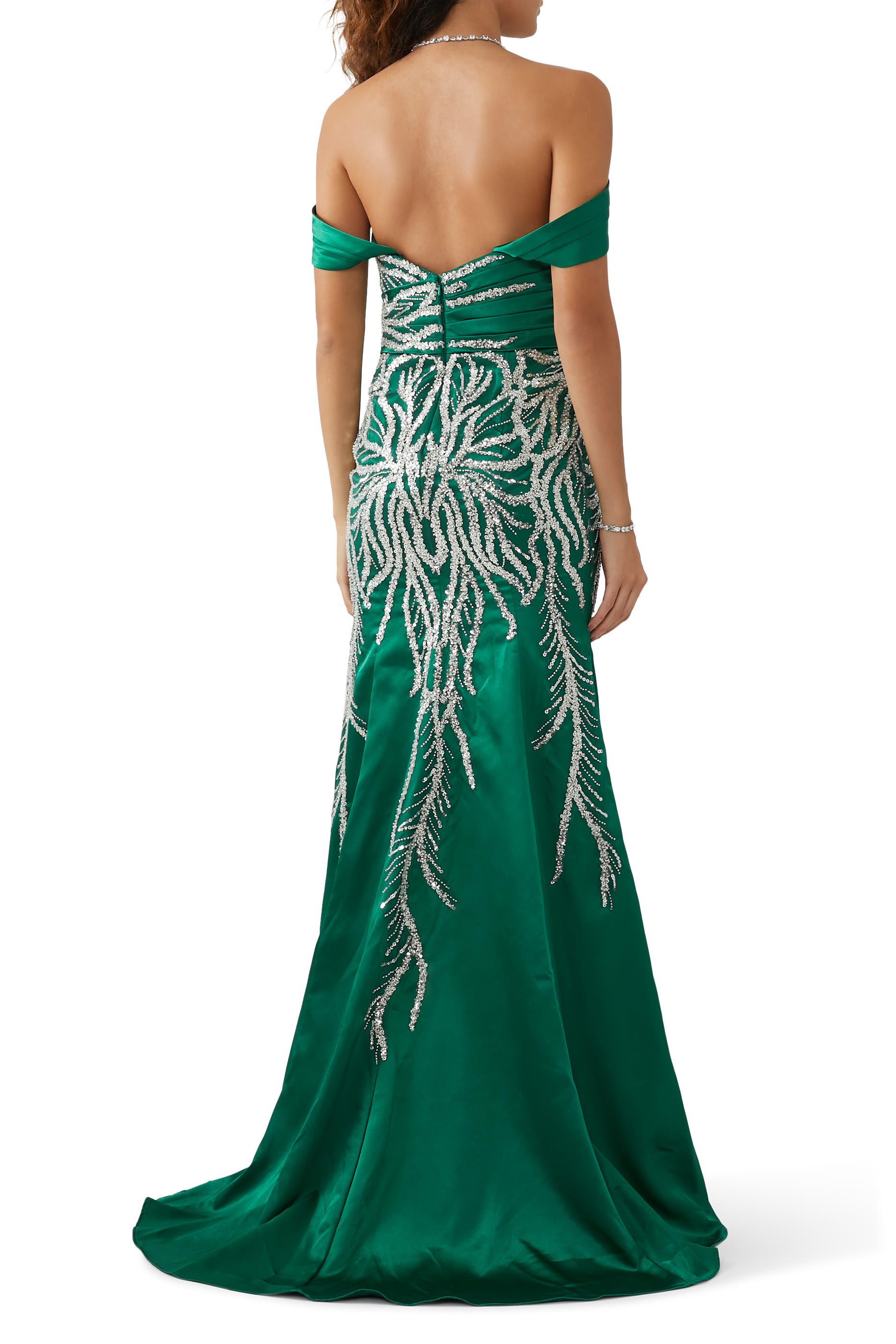 فستان سهرة بأكتاف متساقطة