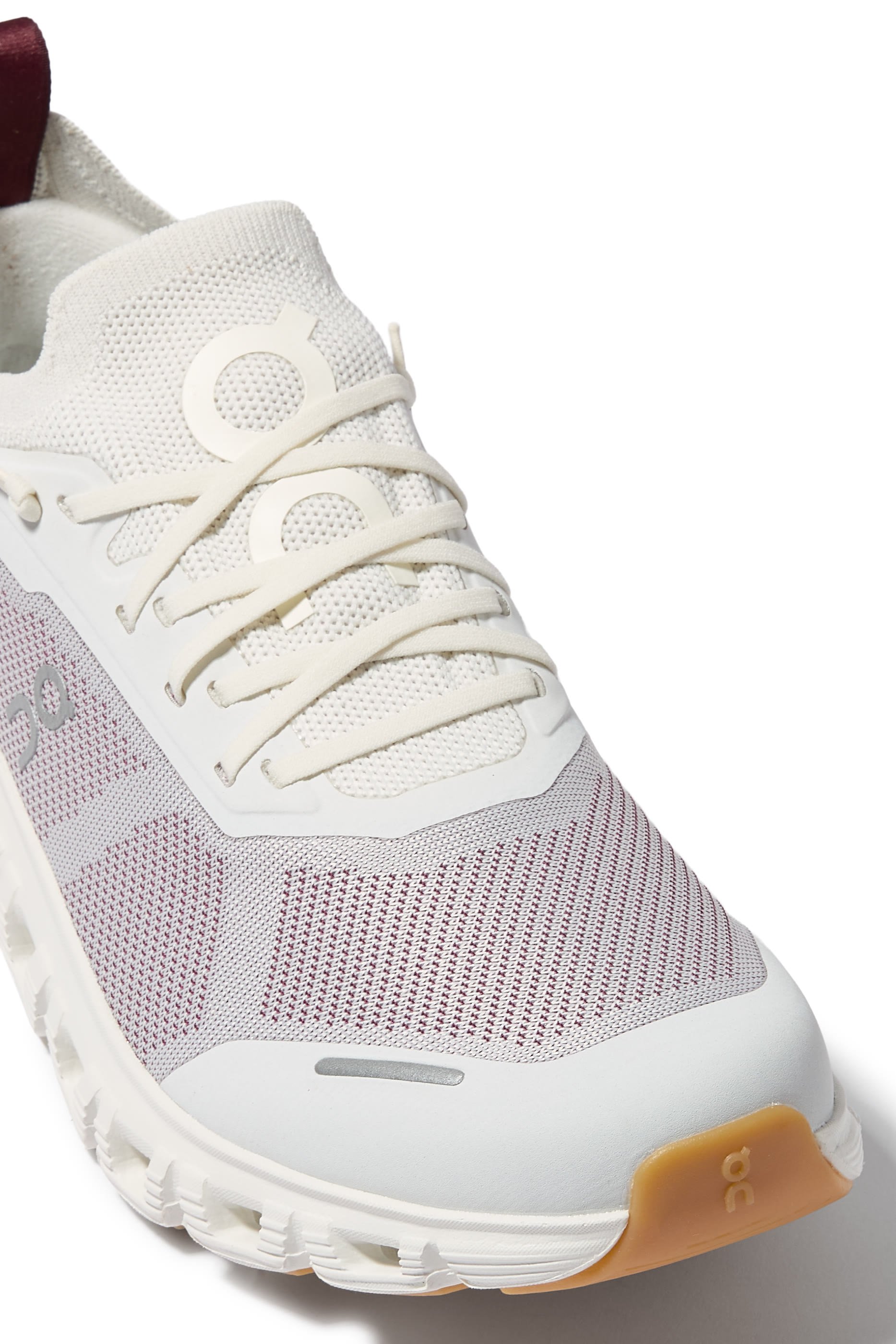 سنيكرز كلاود 6 فيرسا