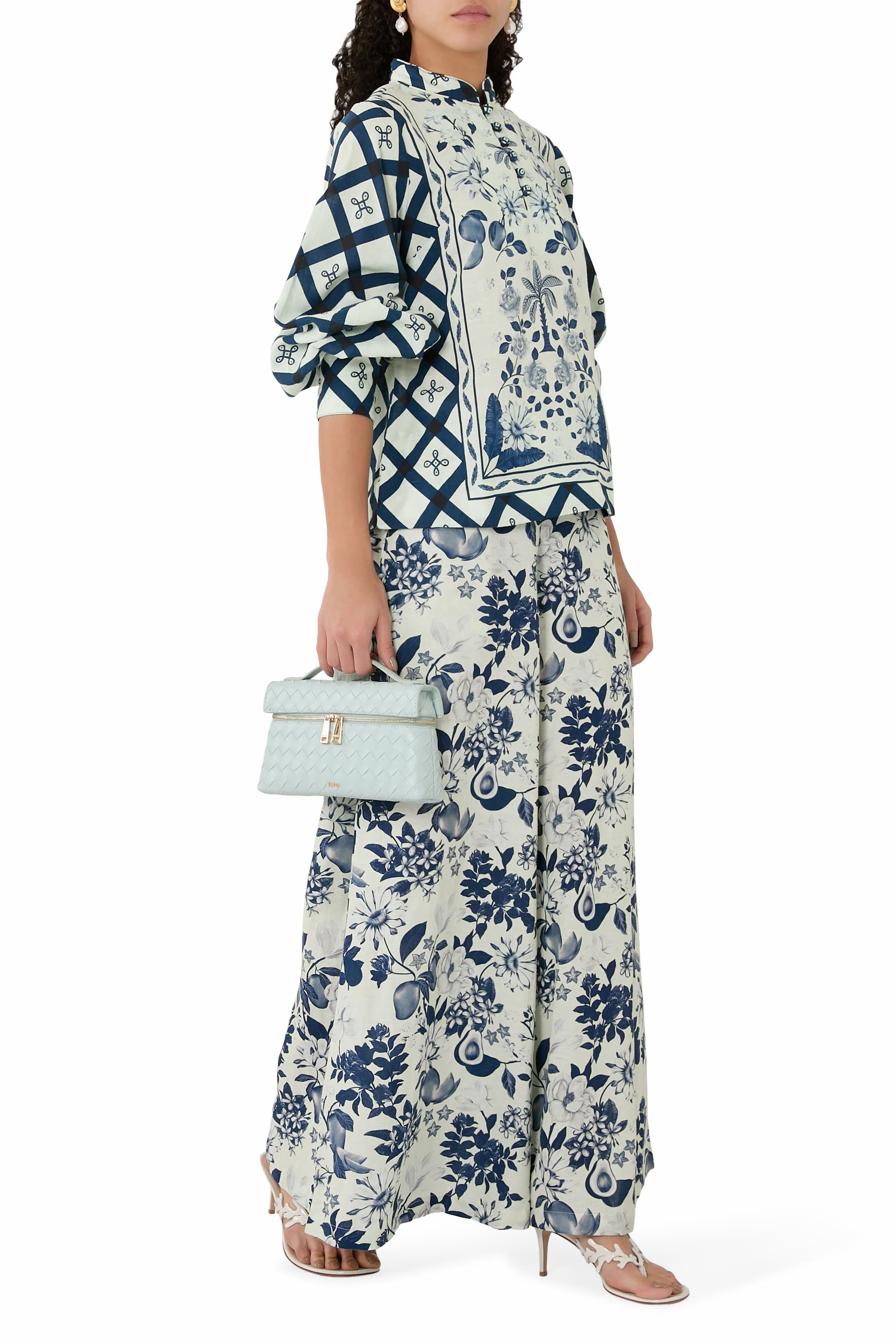 بنطال بقصة واسعة