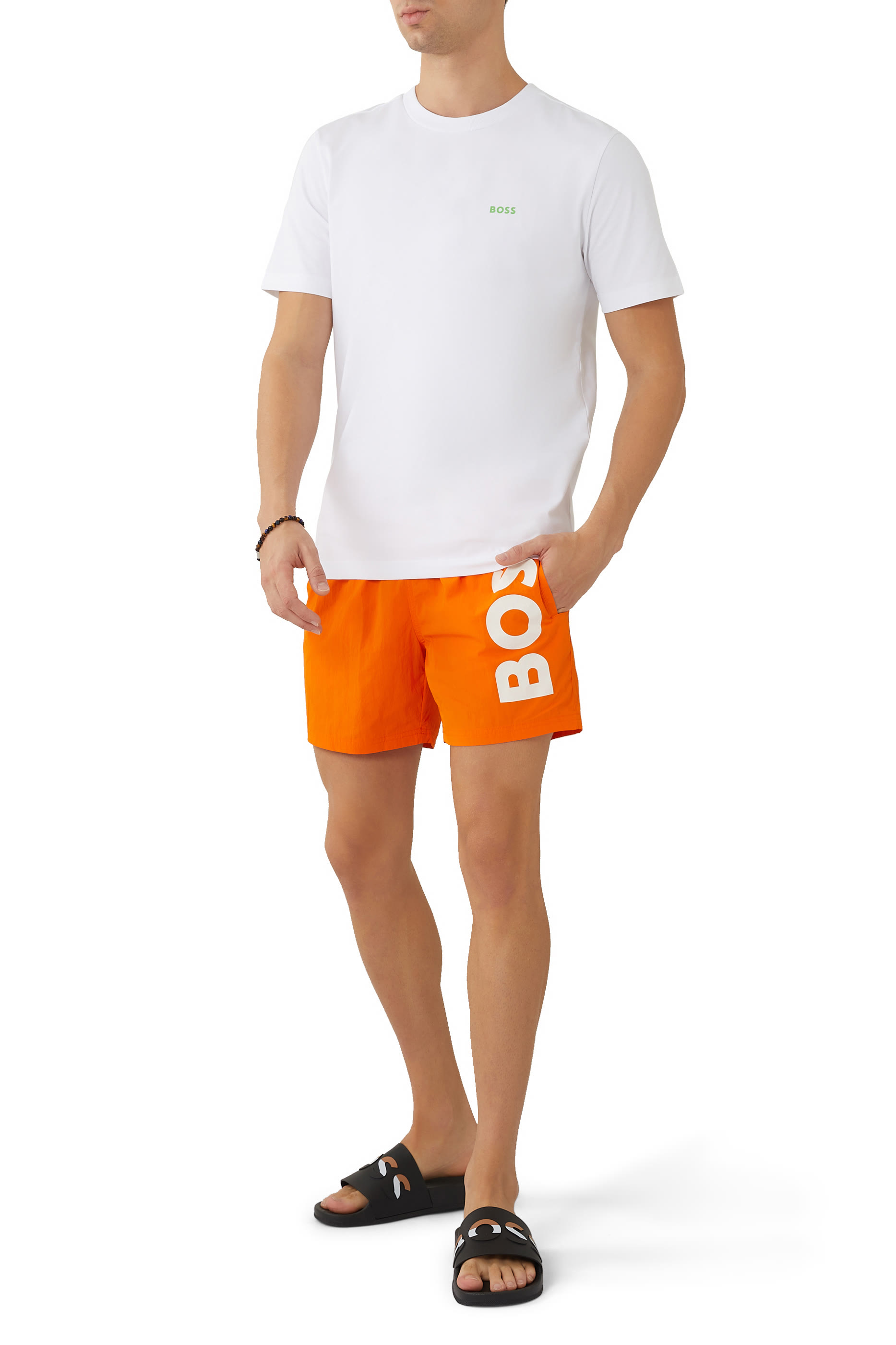 تيشيرت بطبعات شعار صغير