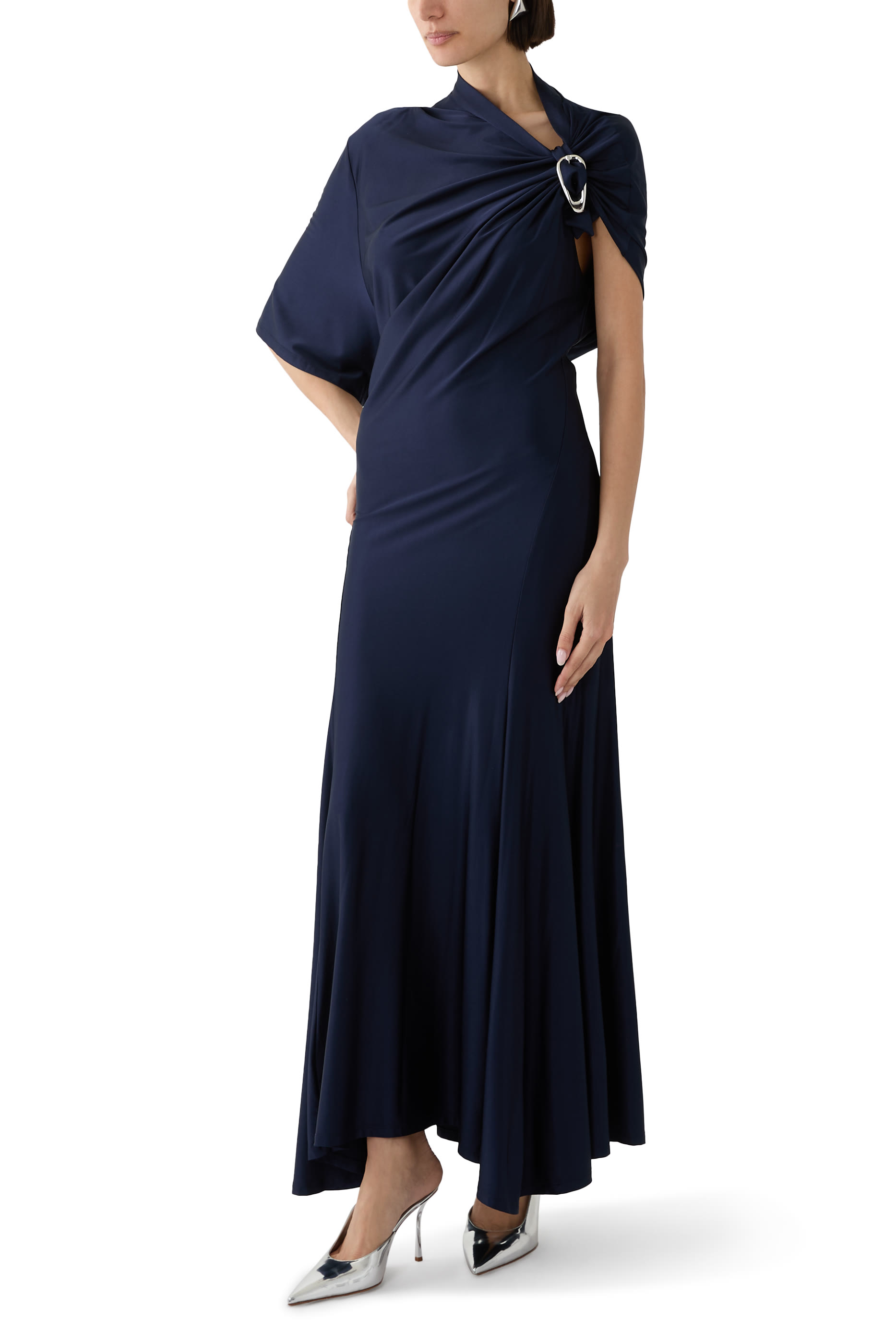 فستان طويل بتصميم غير متماثل