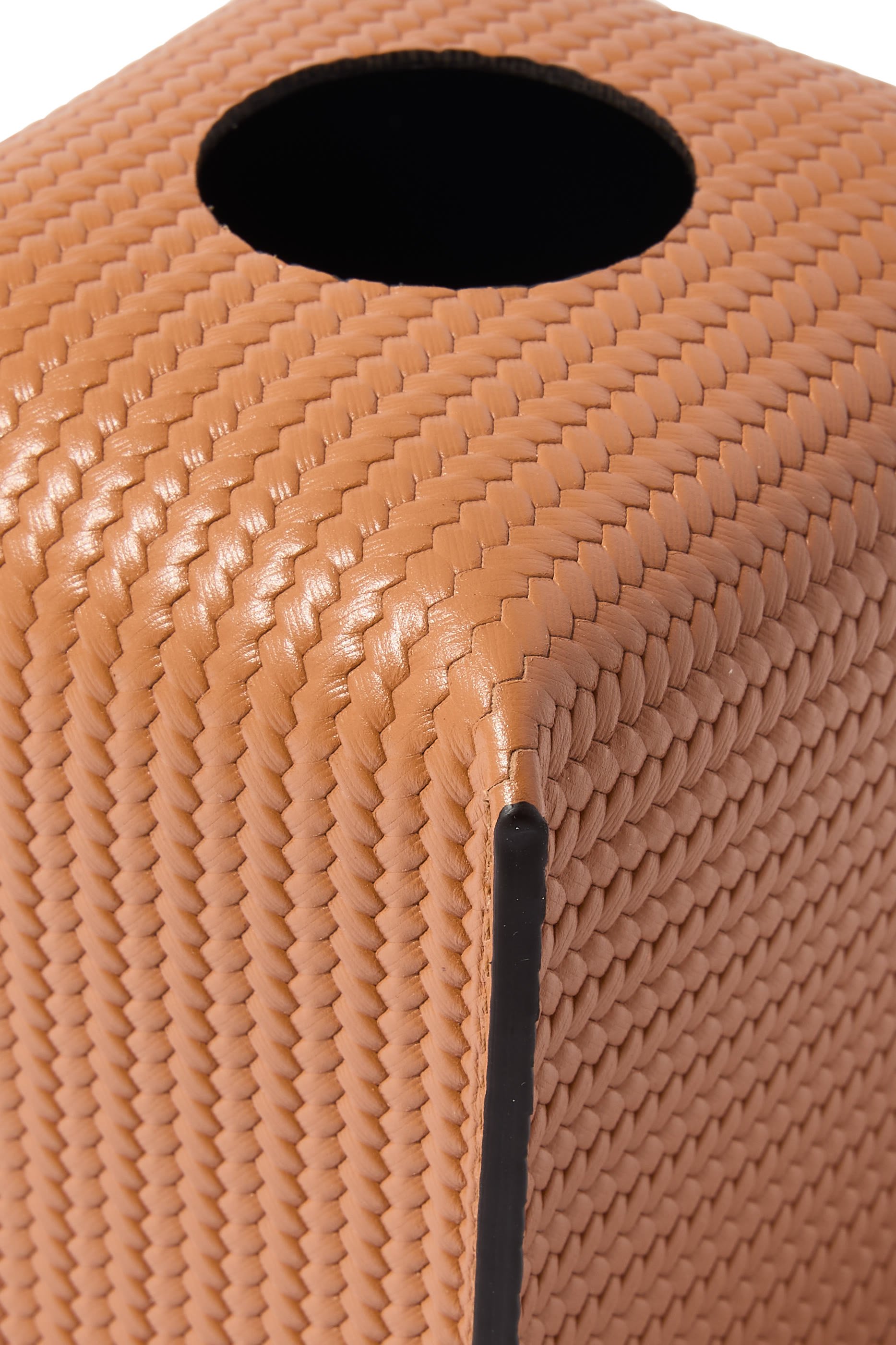 علبة مناديل بتصميم مربع مجدول