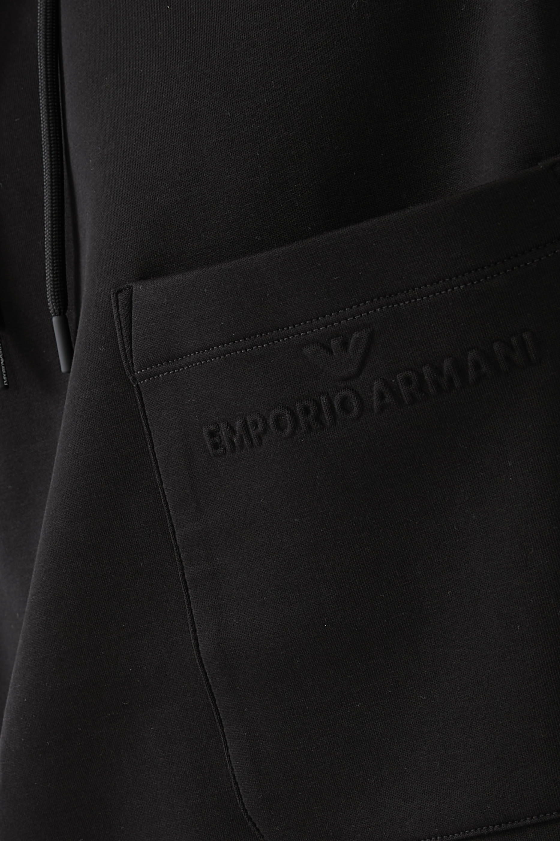 سويت شيرت بشعار الماركة بحجم صغير