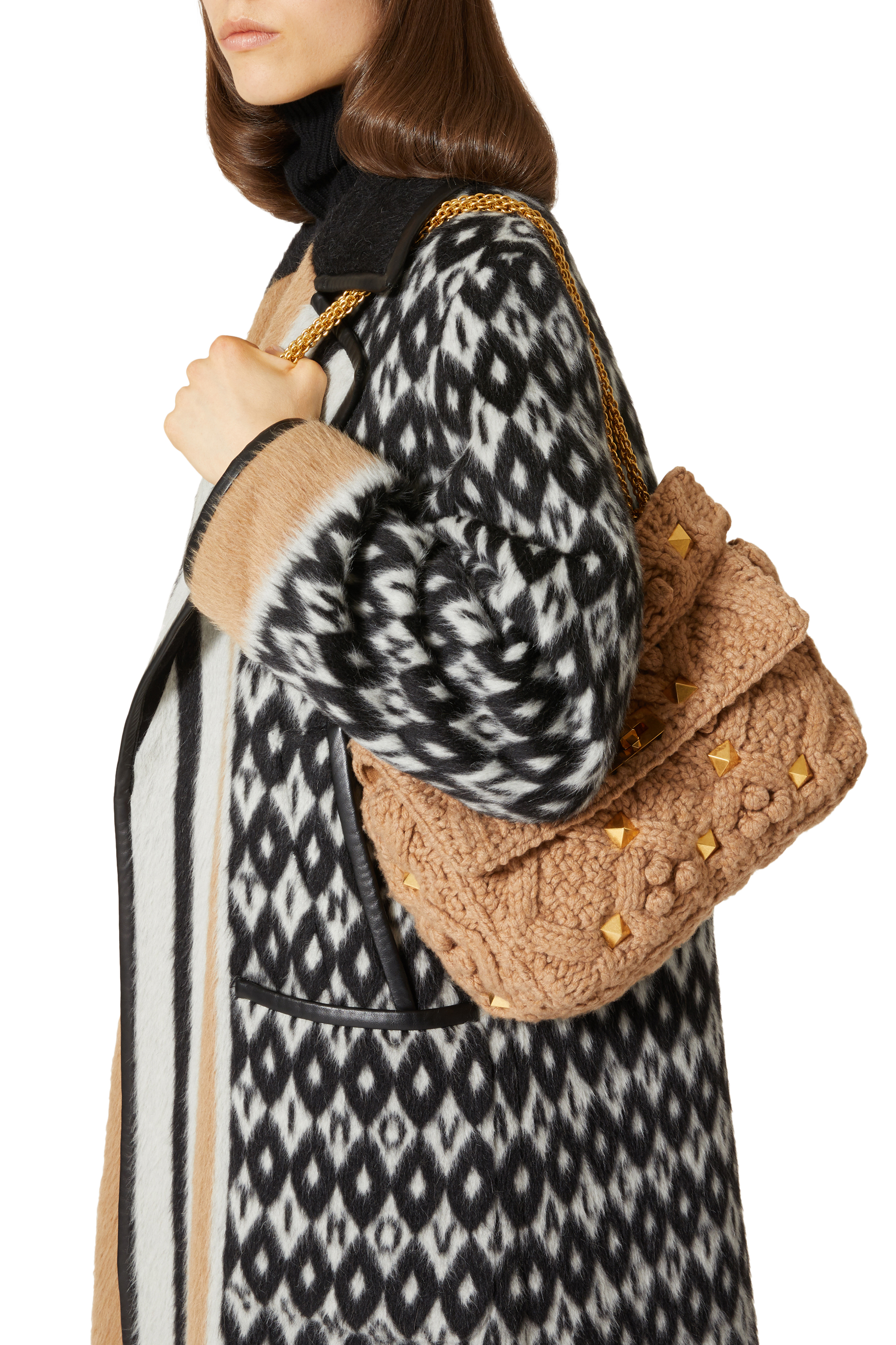 حقيبة فالنتينو غارافاني رومان منسوجة بحلي هرمية