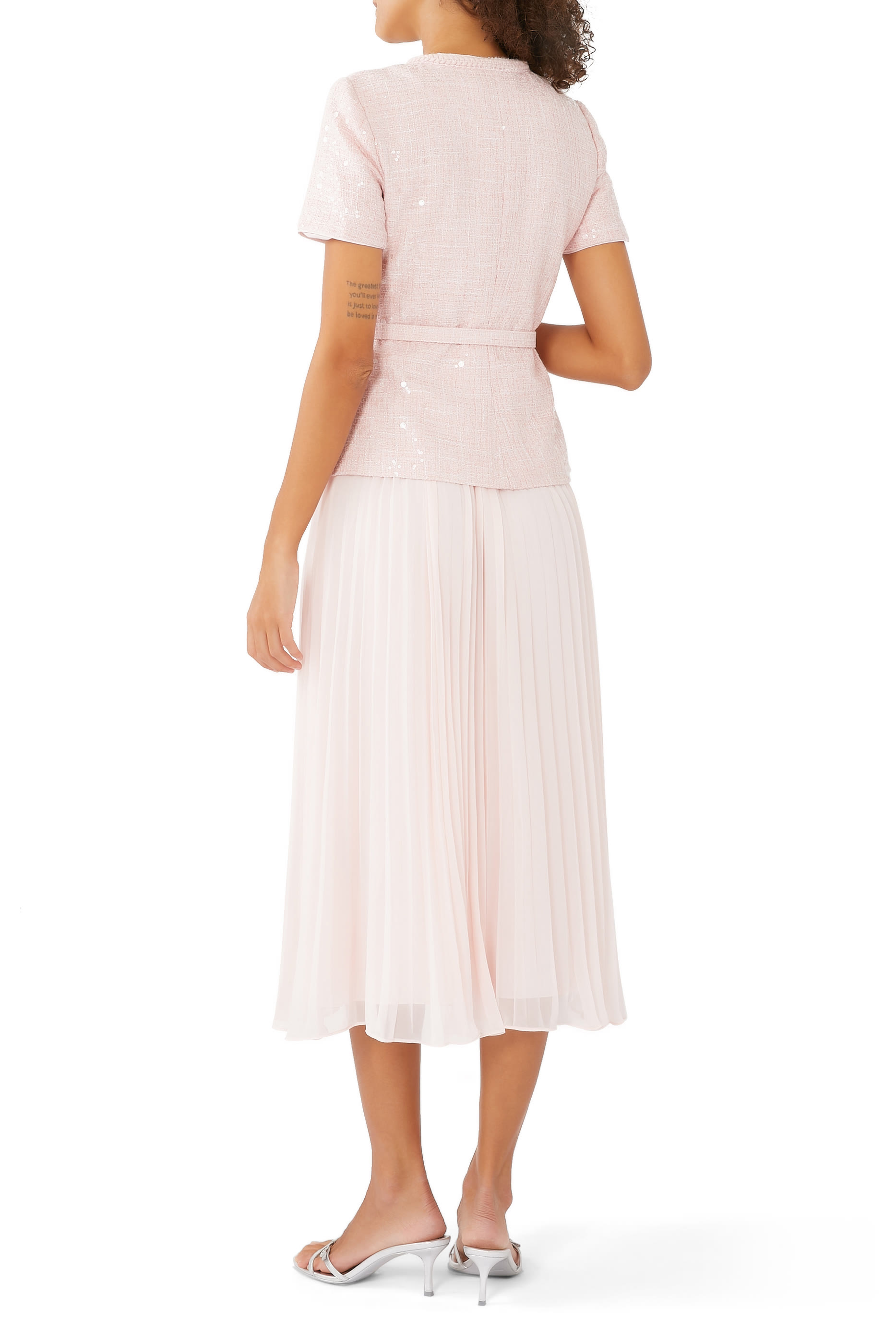 فستان بوكل وردي بطول متوسط