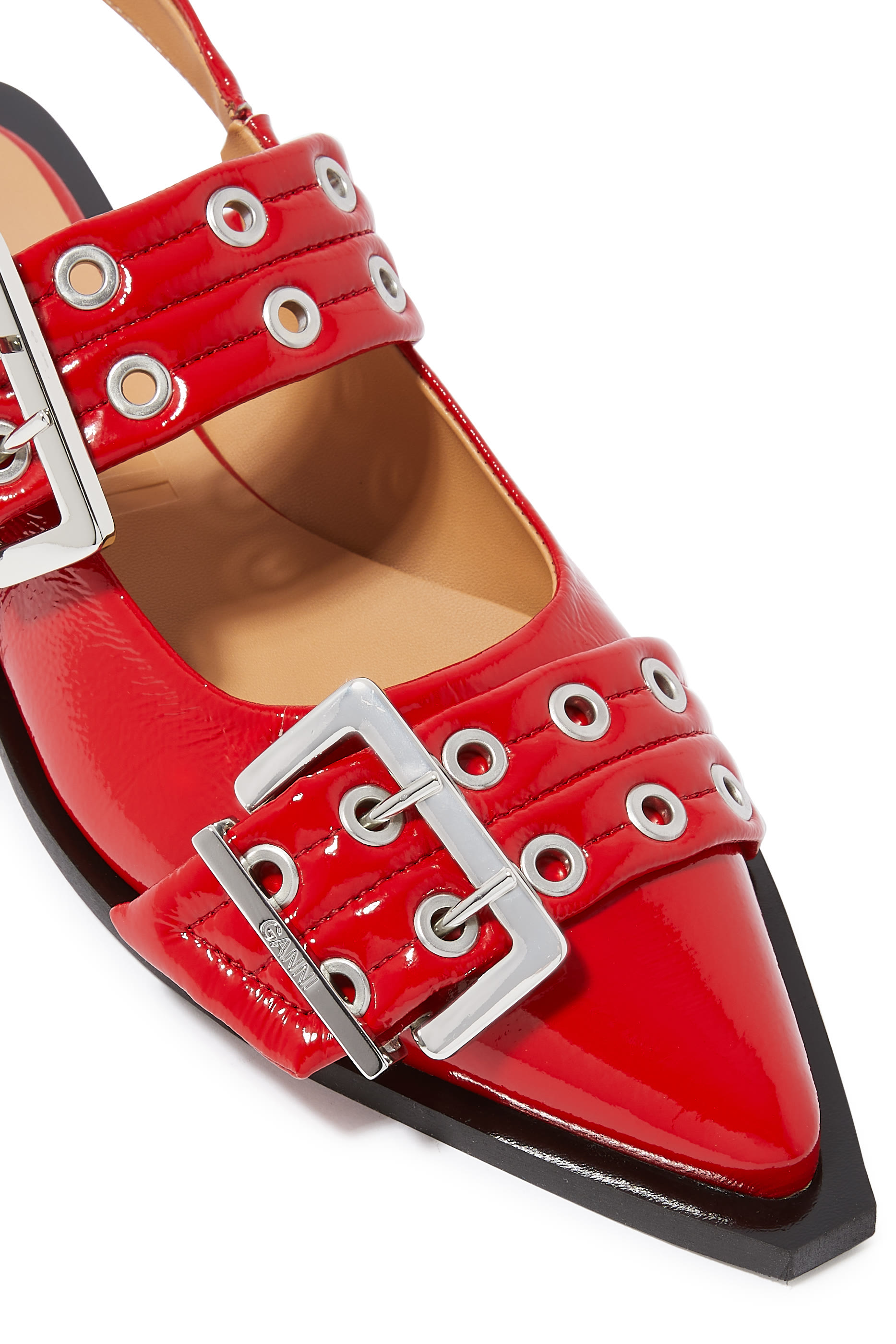 حذاء بالرينا بسير عريض ومشابك