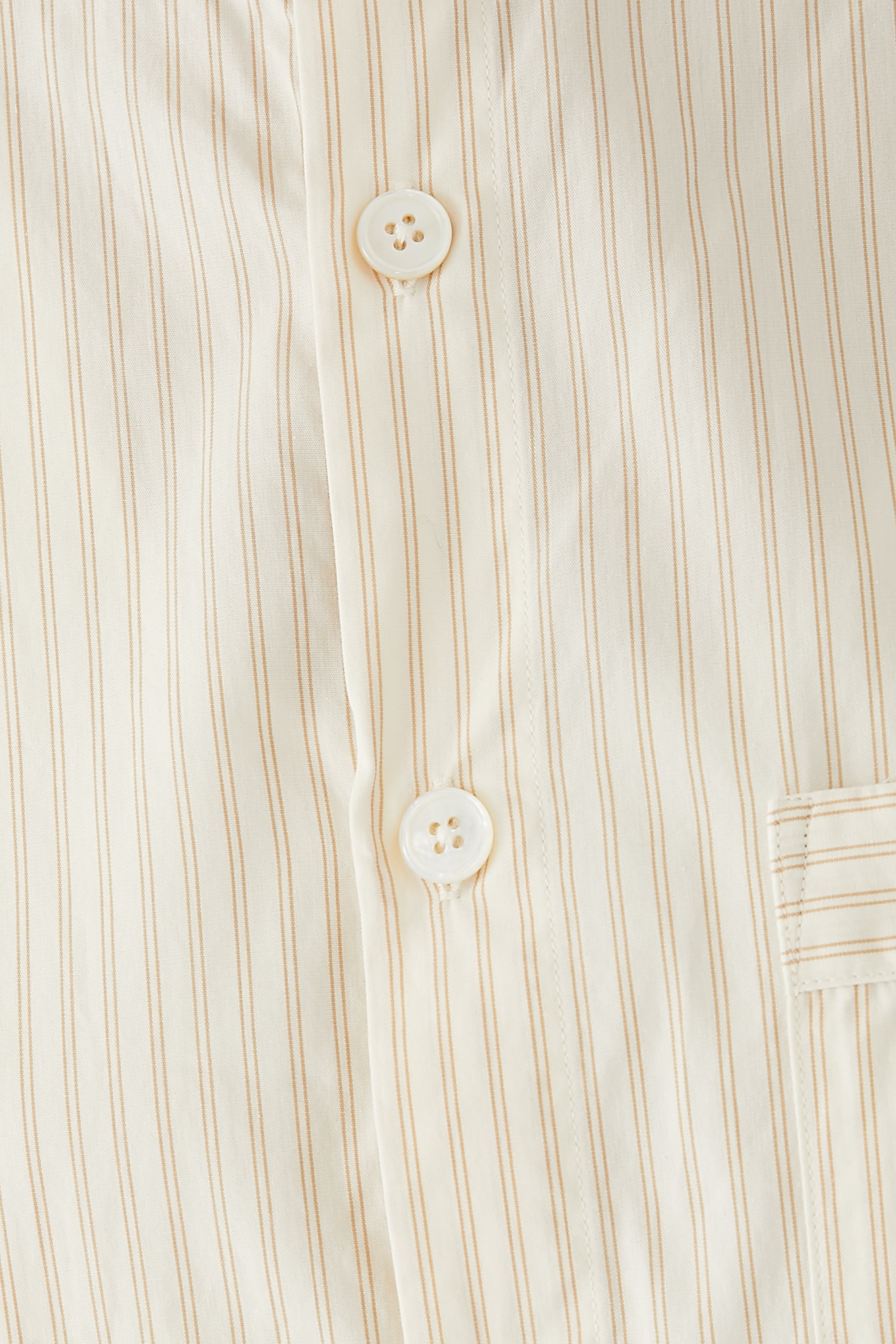 قميص تكلا &times; بيركنستوك بأكمام طويلة