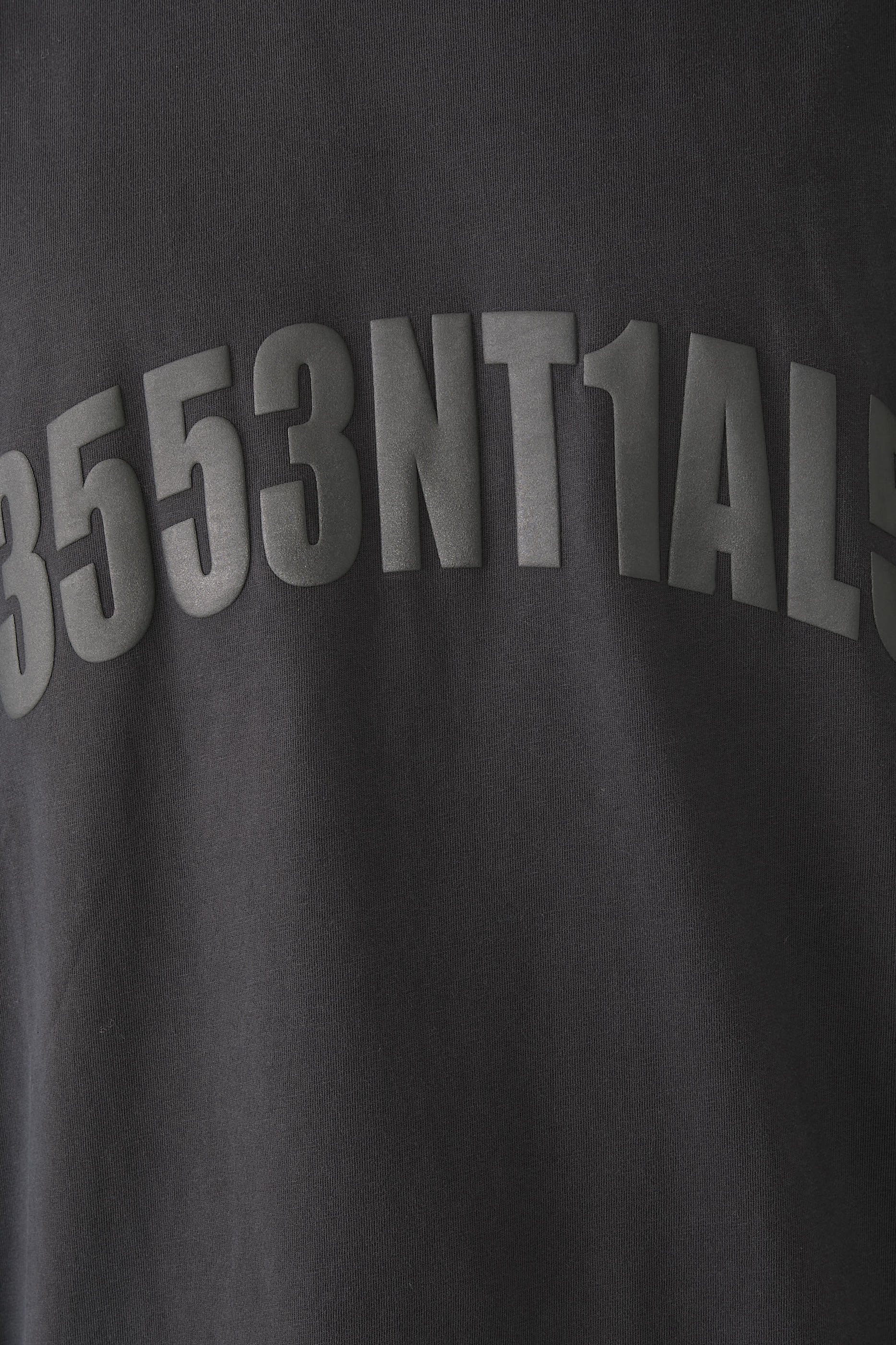 تيشيرت بأكمام قصيرة بتصميم من التسعينيات 