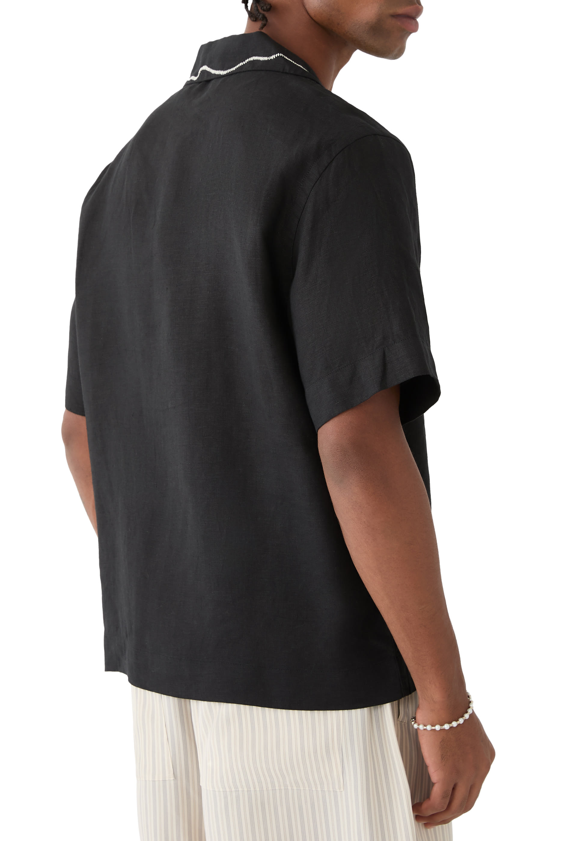 قميص بأكمام قصيرة مطرز يدويا