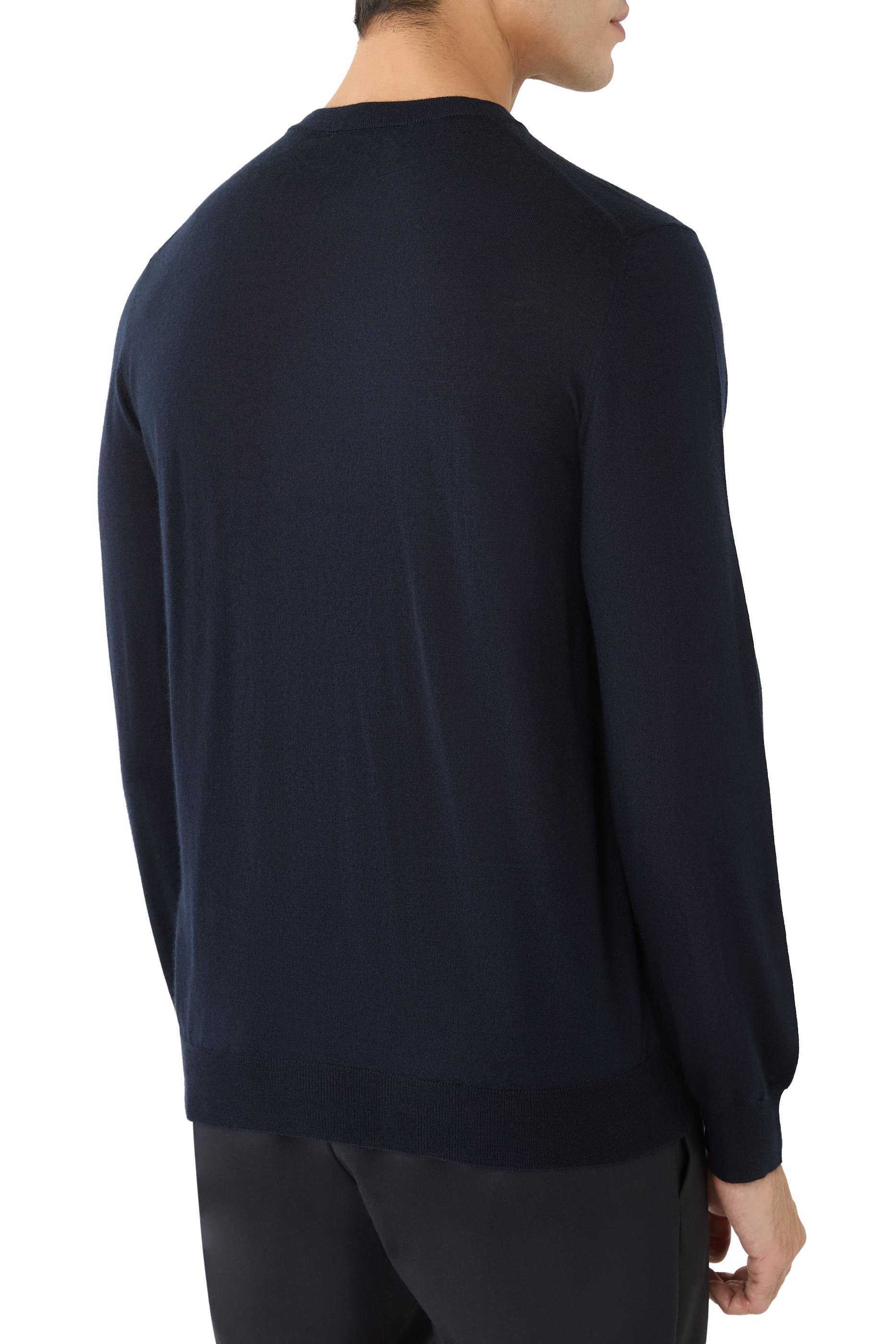 كنزة زانون بياقة ضيقة