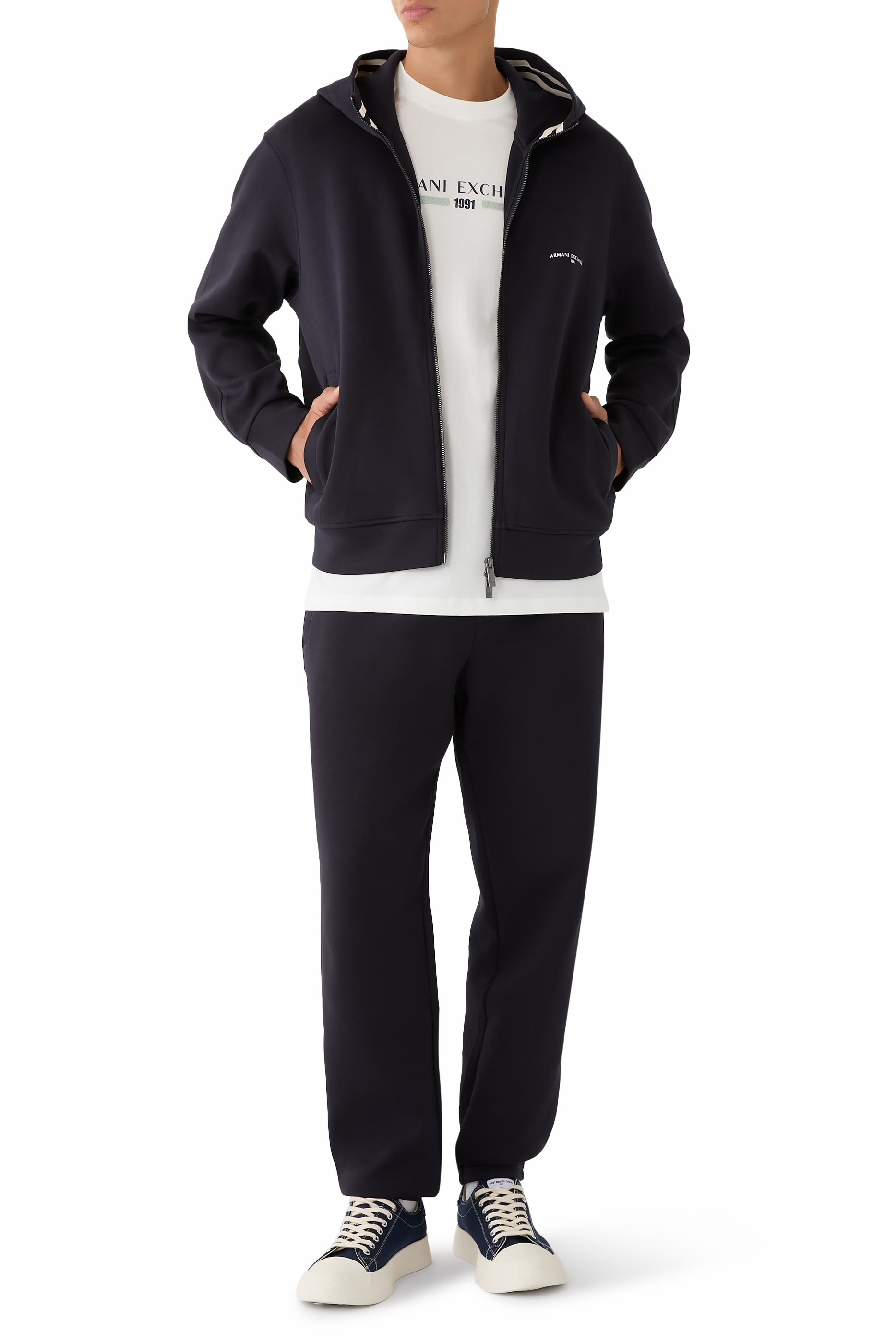 بنطال رياضي بشعار الماركة