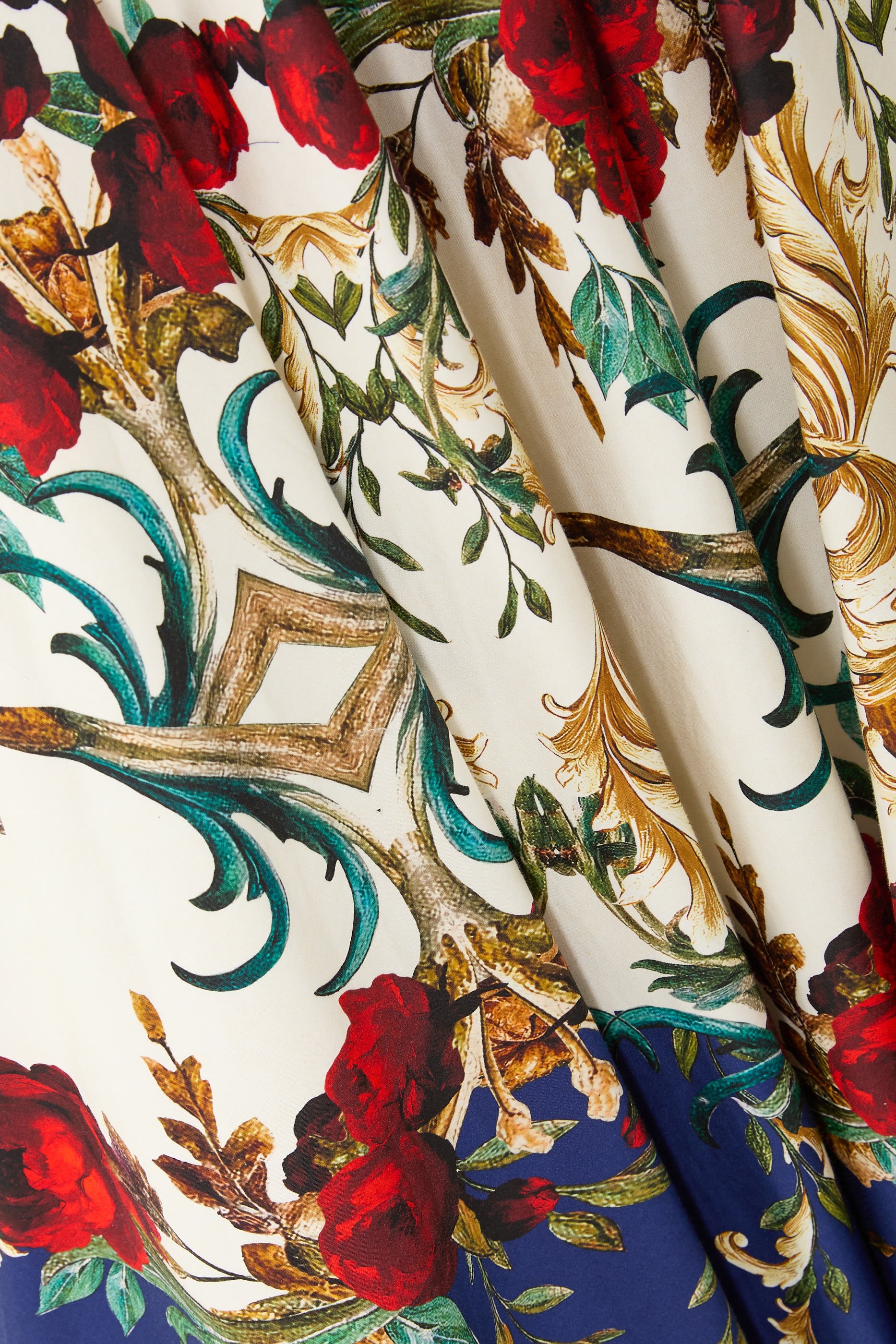 تنورة نيلدا بقصة واسعة