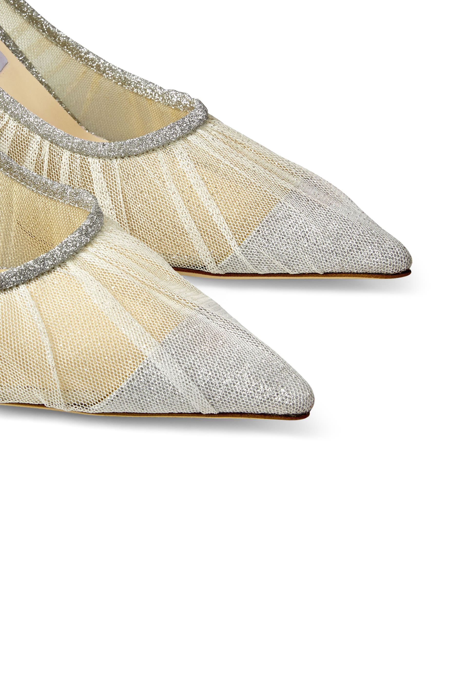 حذاء كلاسيك لوف 85 مرصع بالكريستال