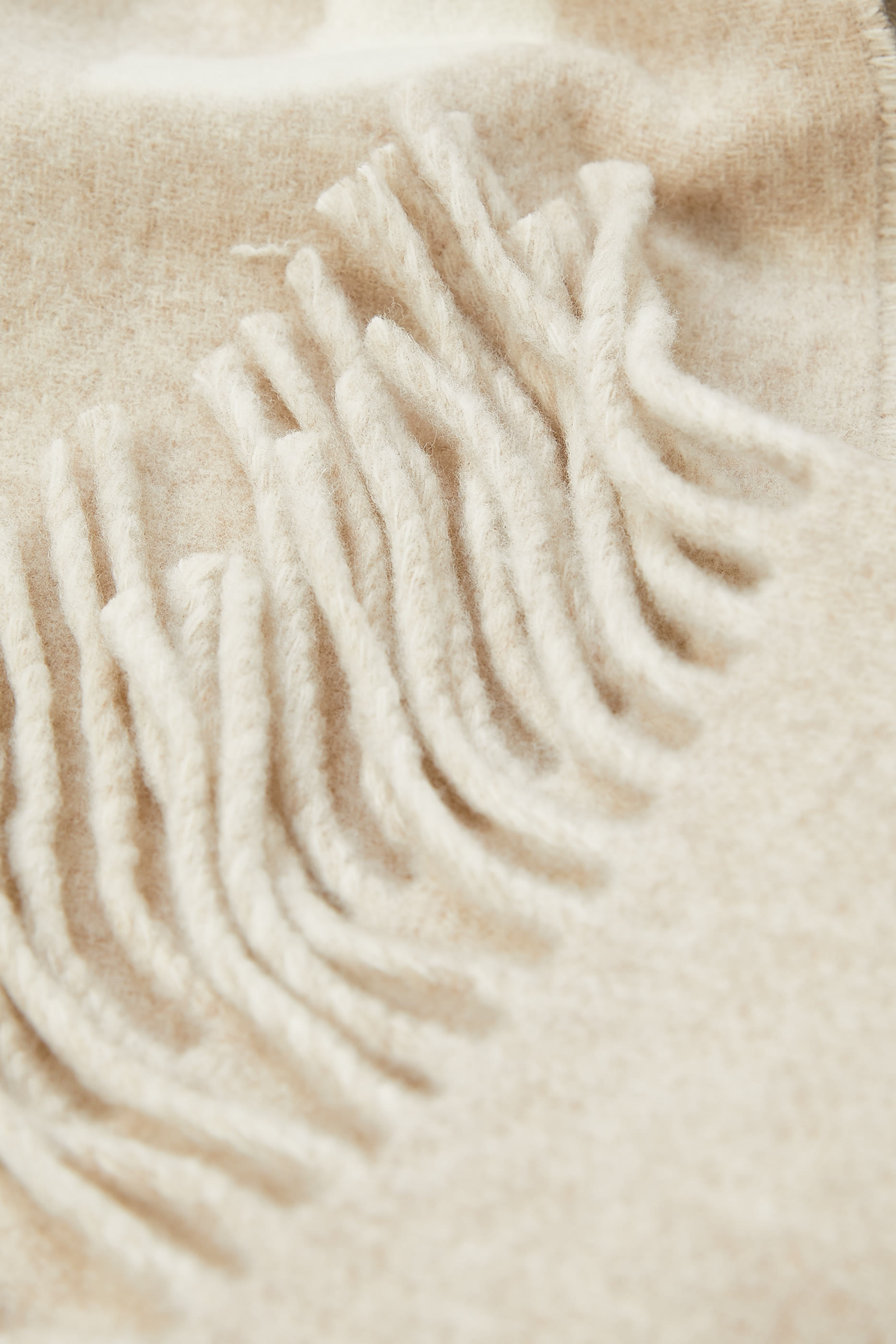 وشاح ليشارب بشعار الماركة