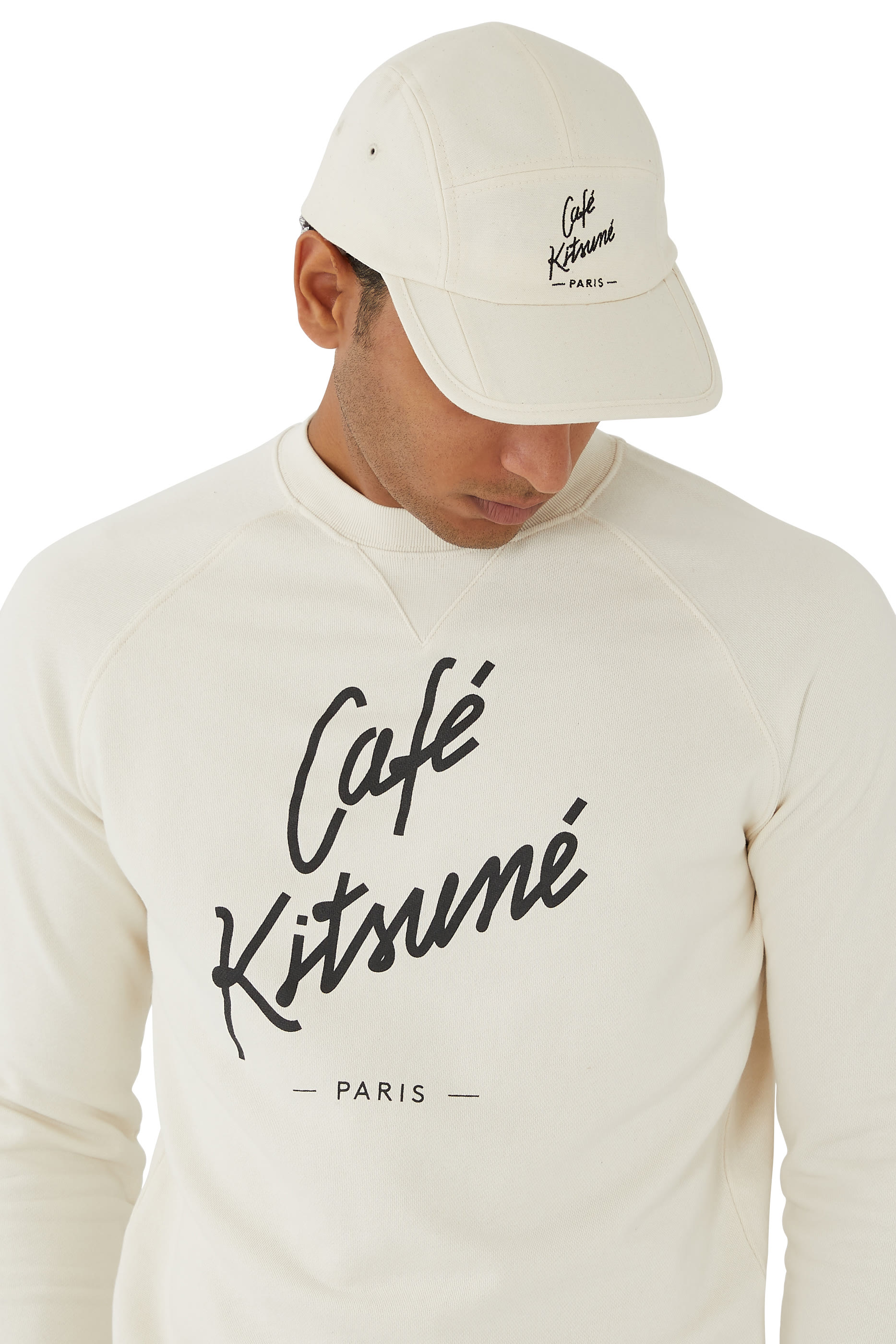 كاب مطرز مقسم بخمسة أجزاء