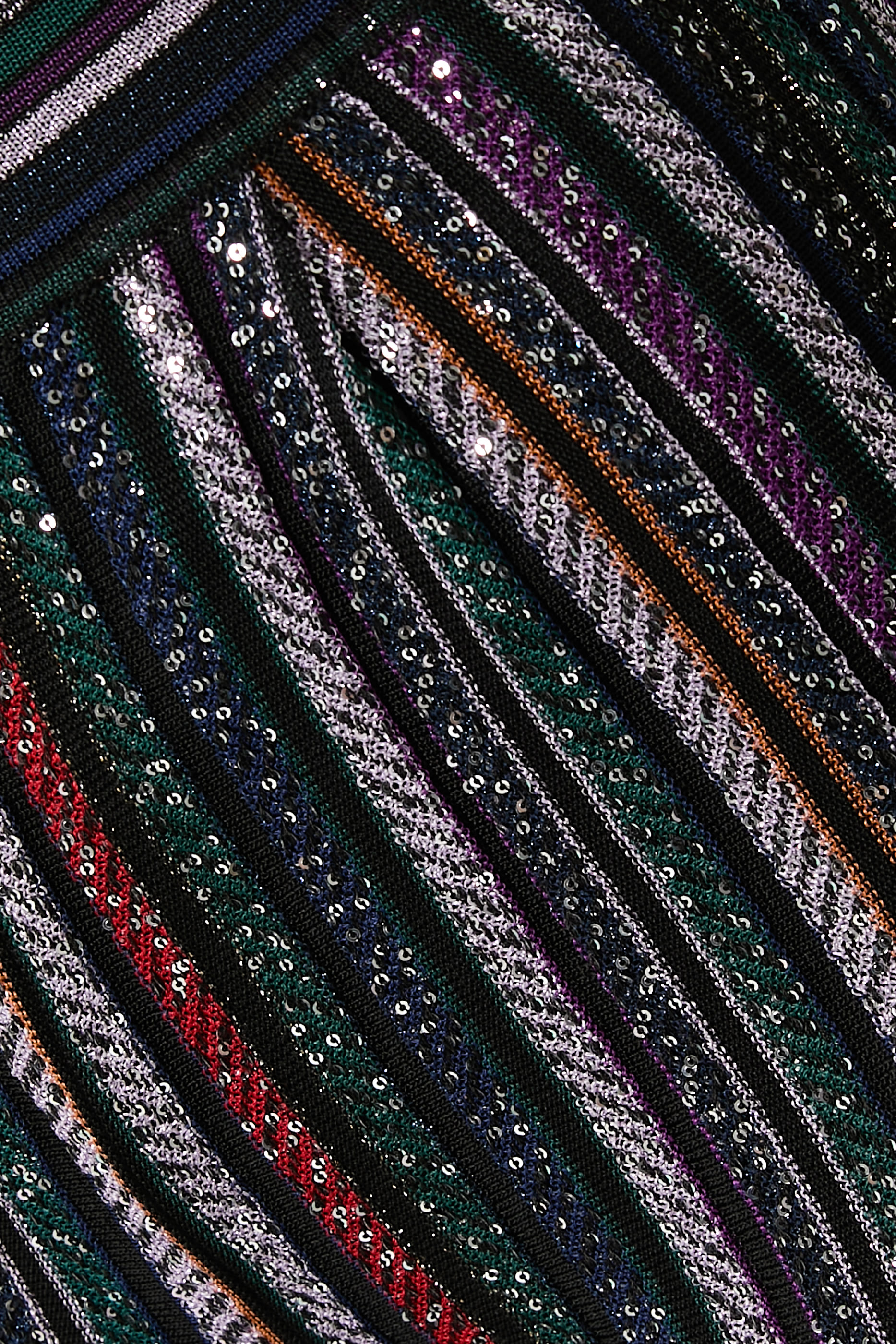 بنطال بنقشة هرينج بون وشعار الماركة خامة منسوجة