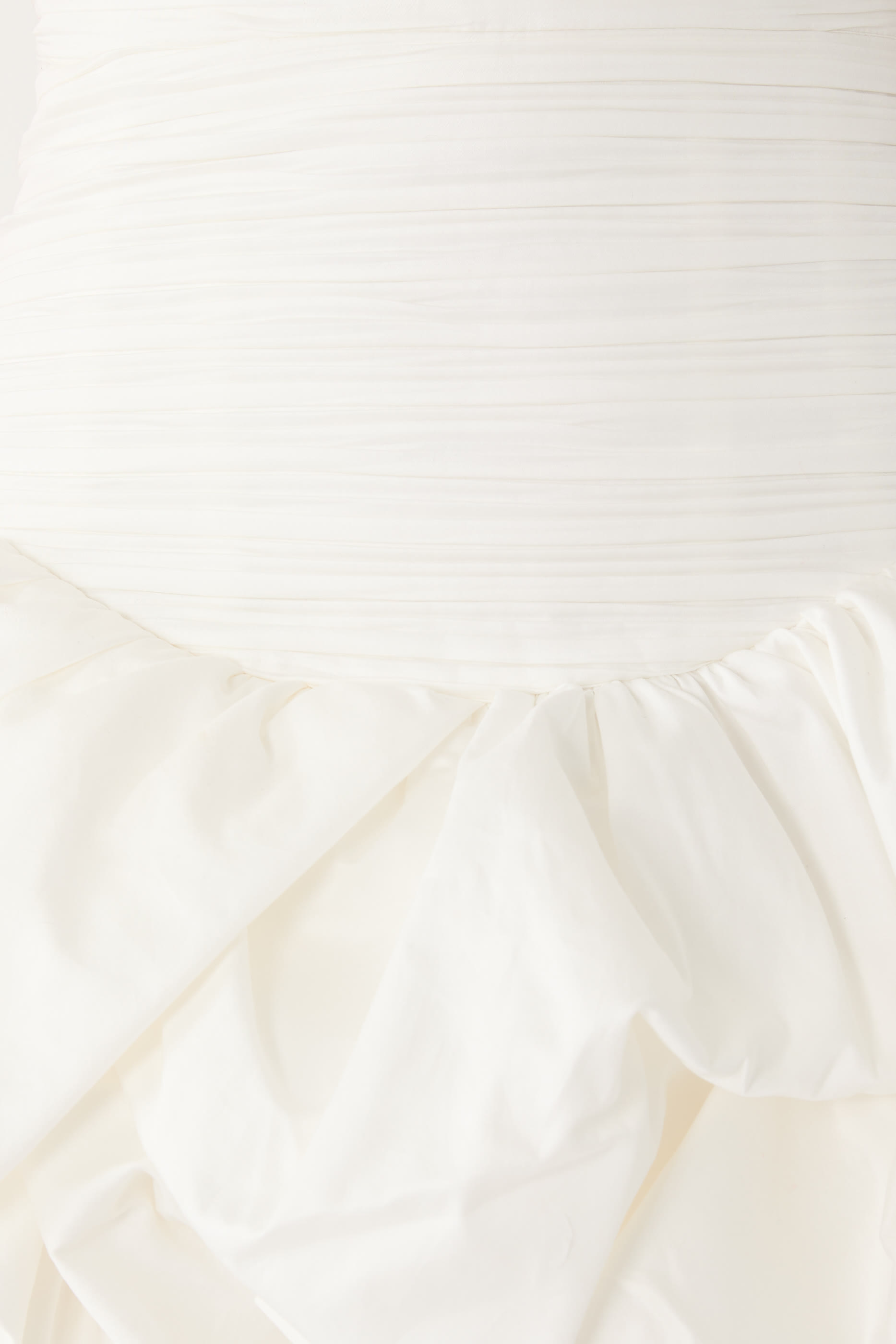 فستان فيوليت قصير  بحافة واسعة