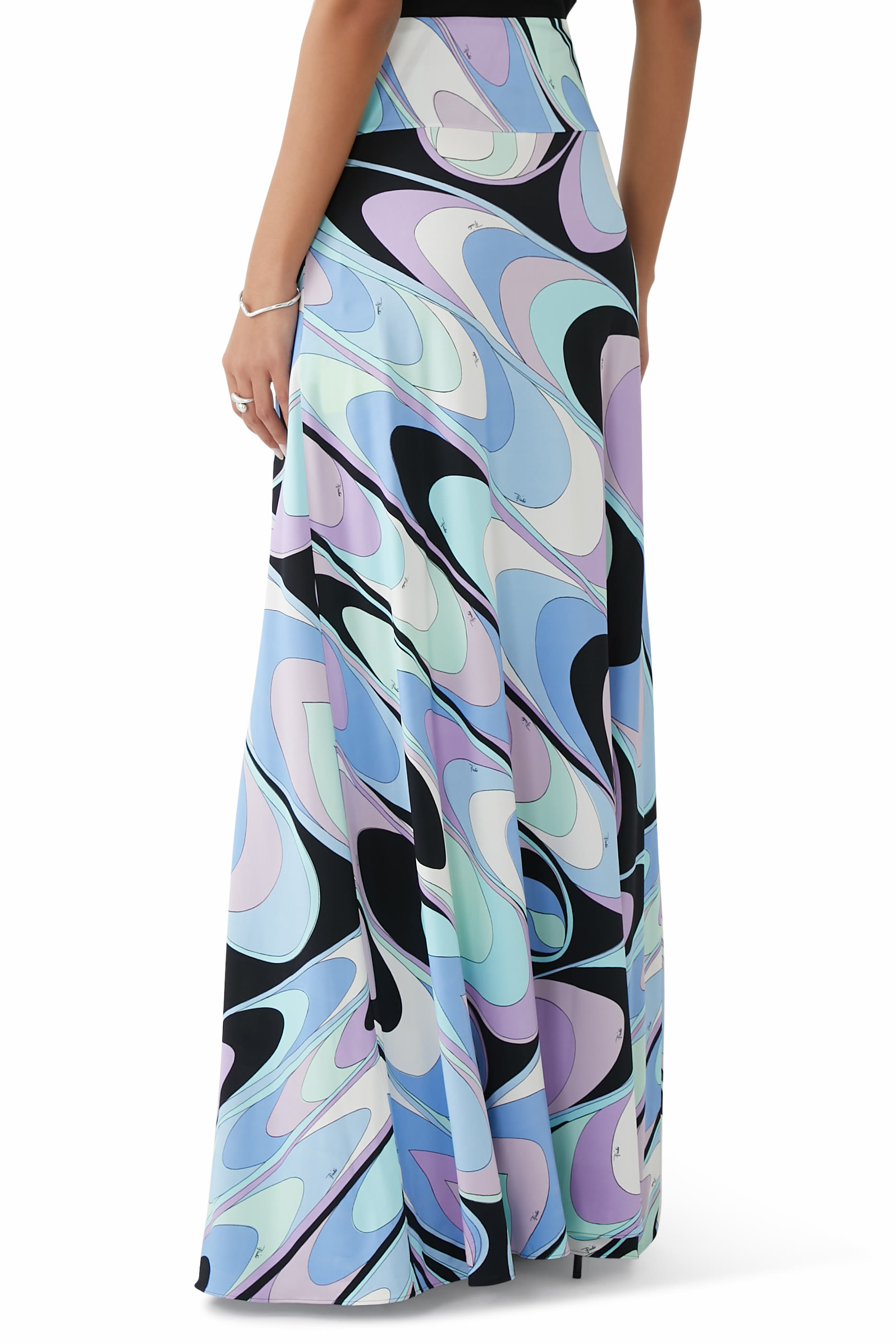 تنورة بطبعة أوندي