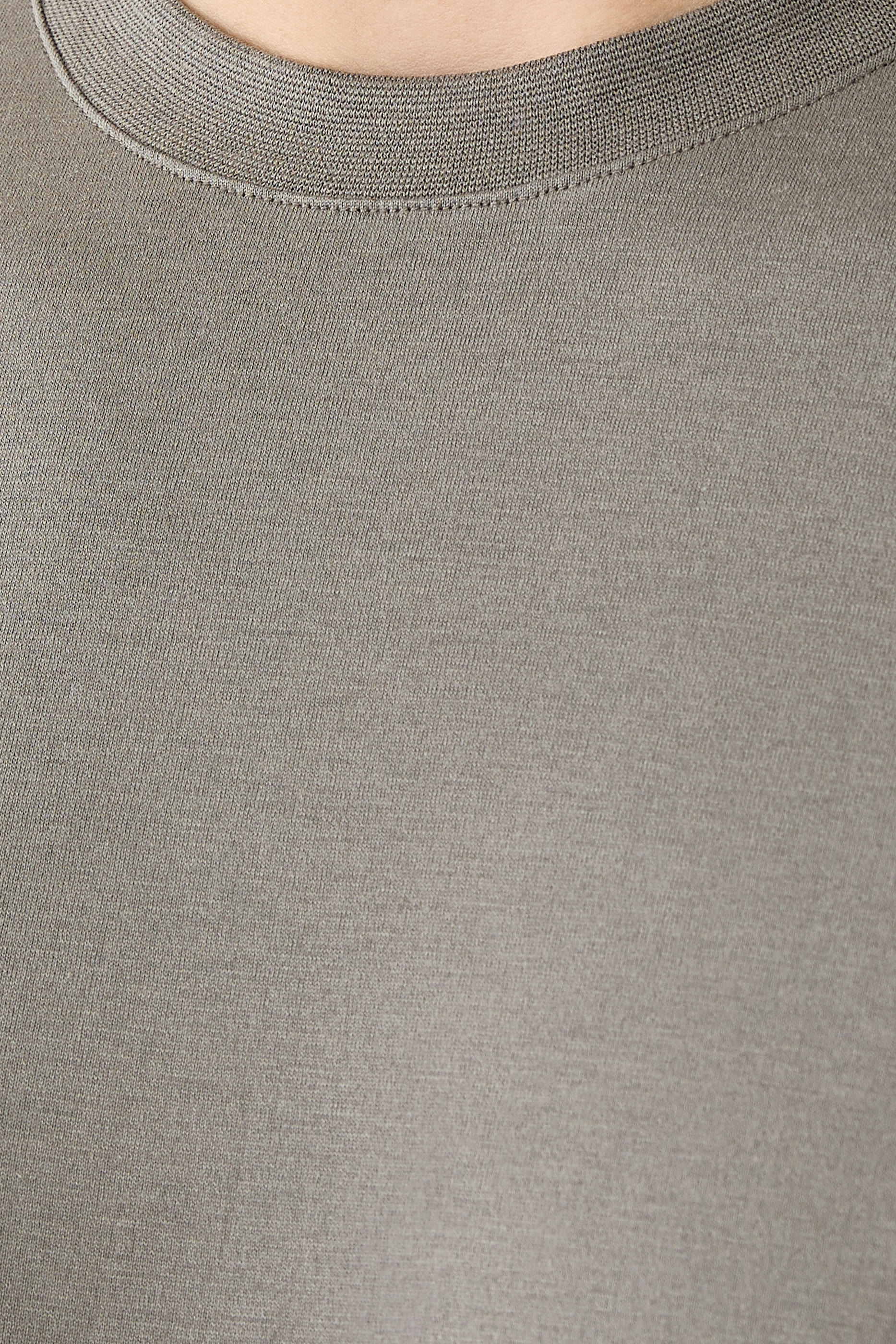 تيشيرت بشعار الماركة