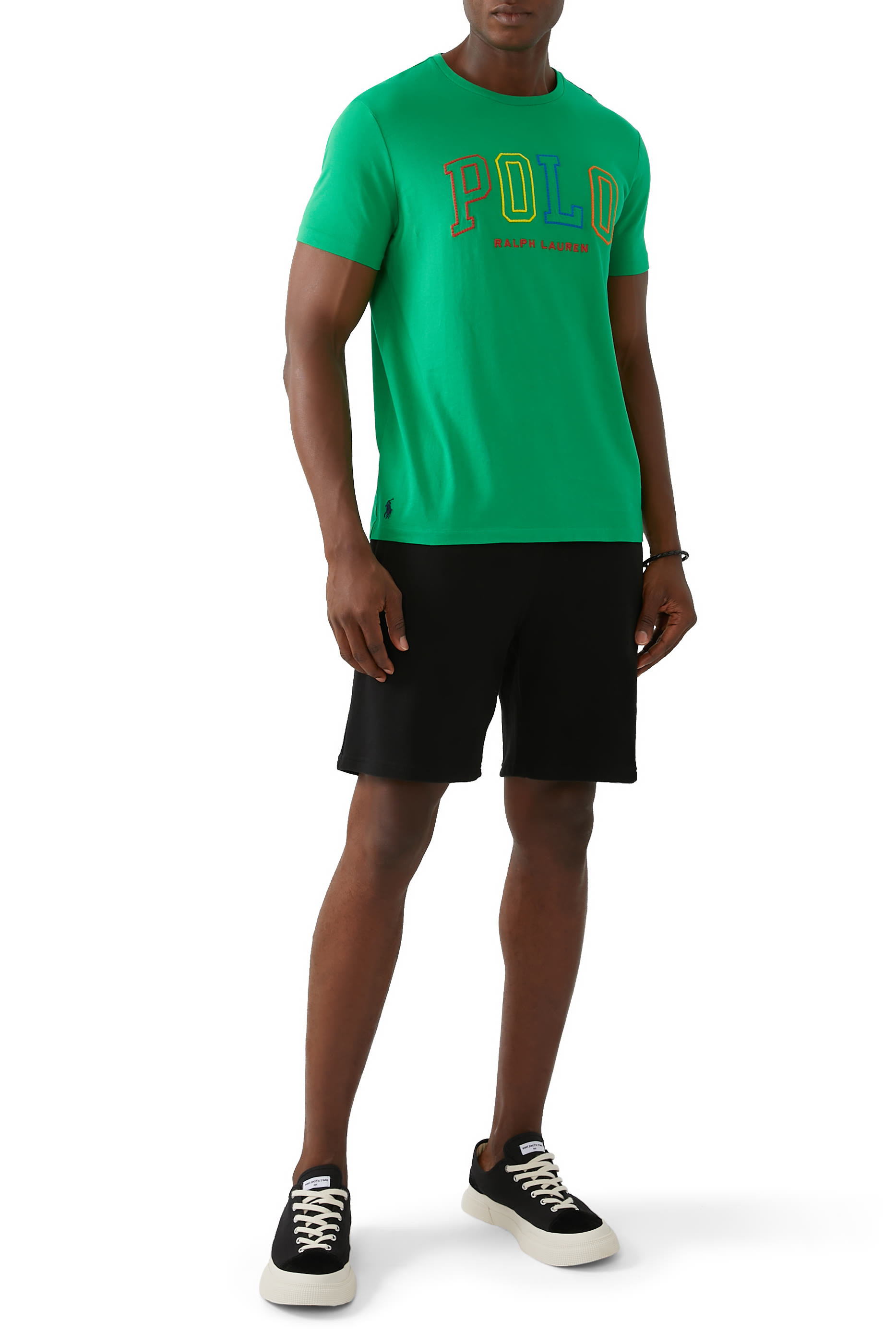 تيشيرت بطبعات شعار الماركة