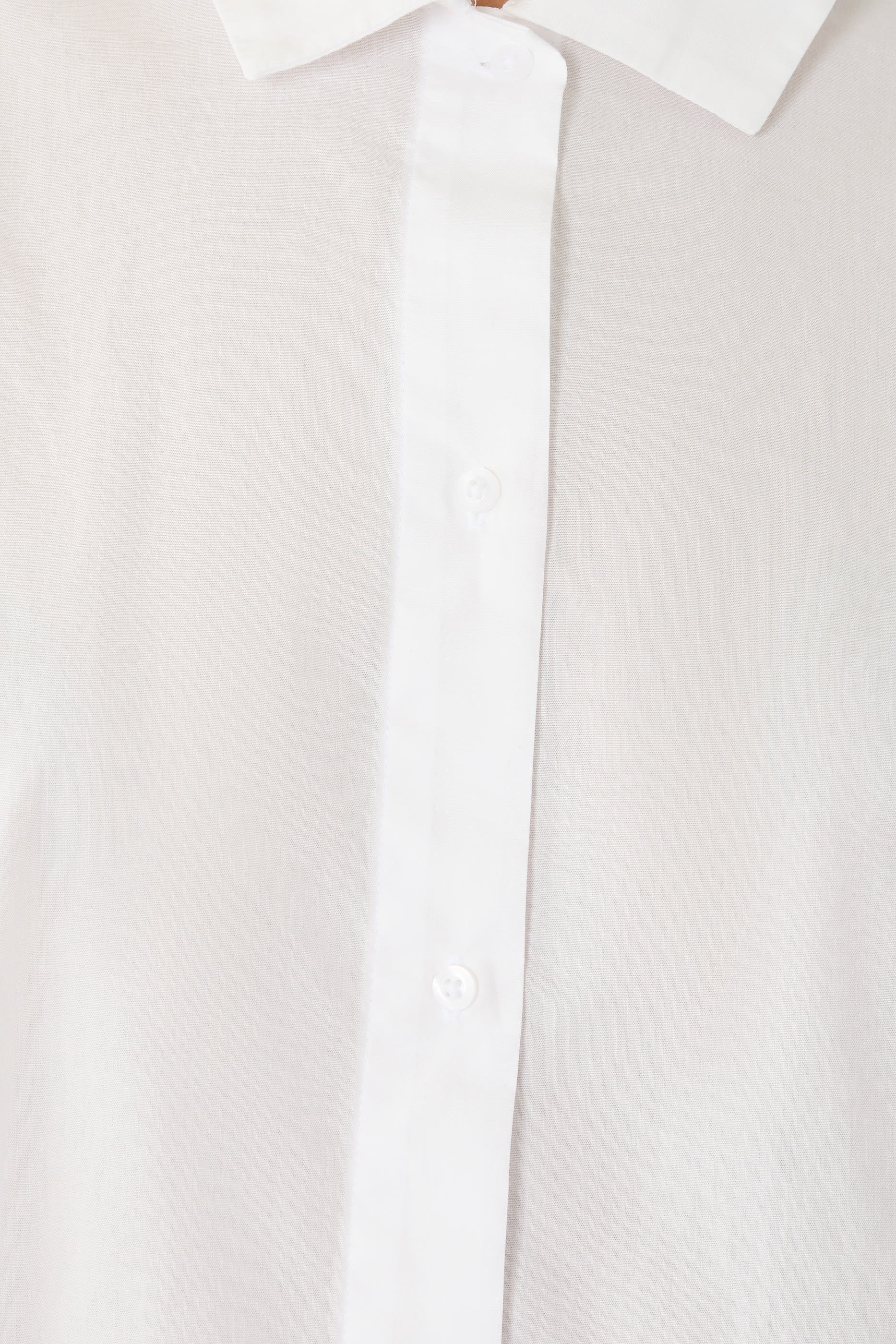 قميص بصف أزرار وأكمام قصيرة