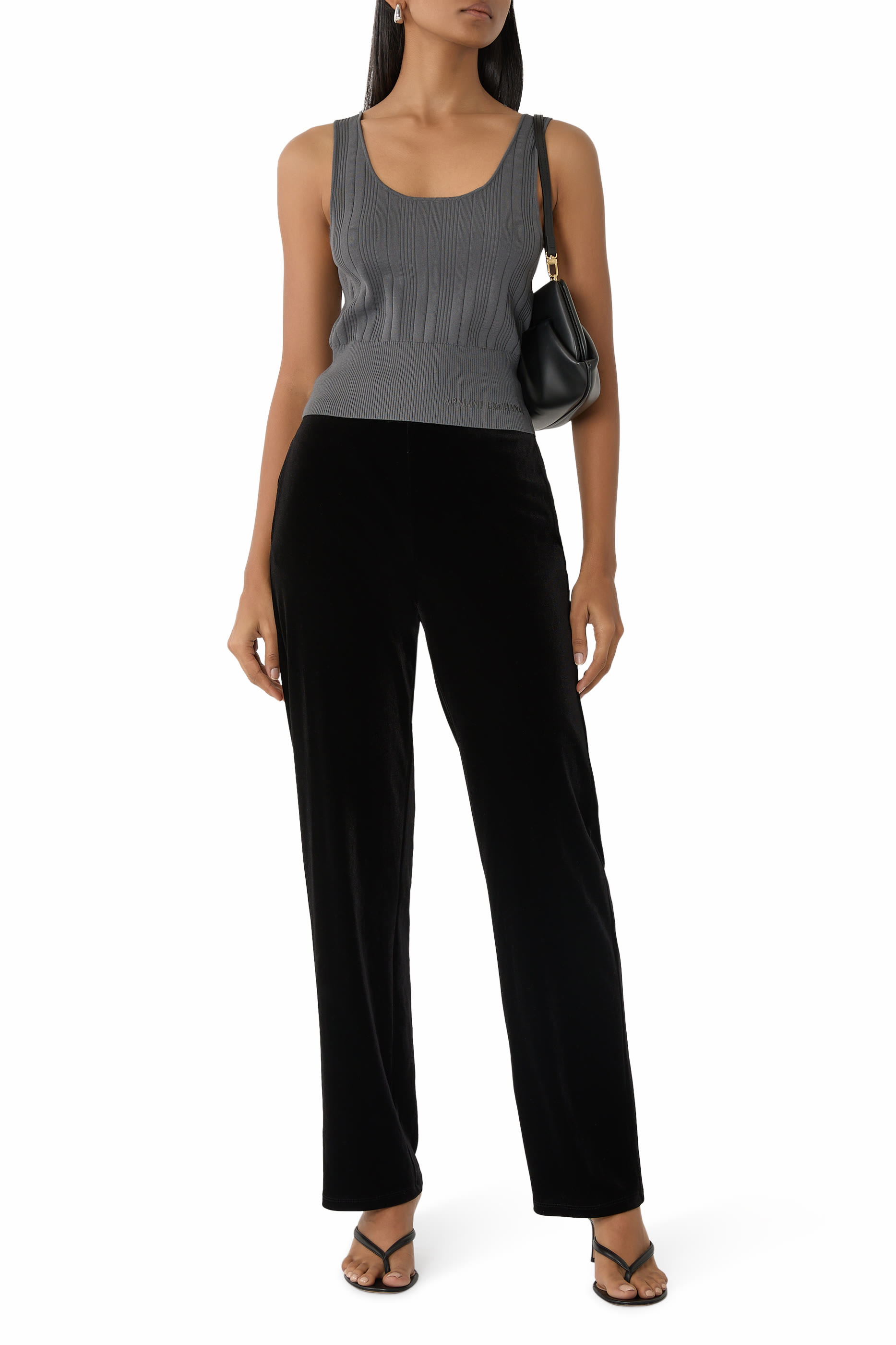 بلوزة مضلعة بياقة واسعة