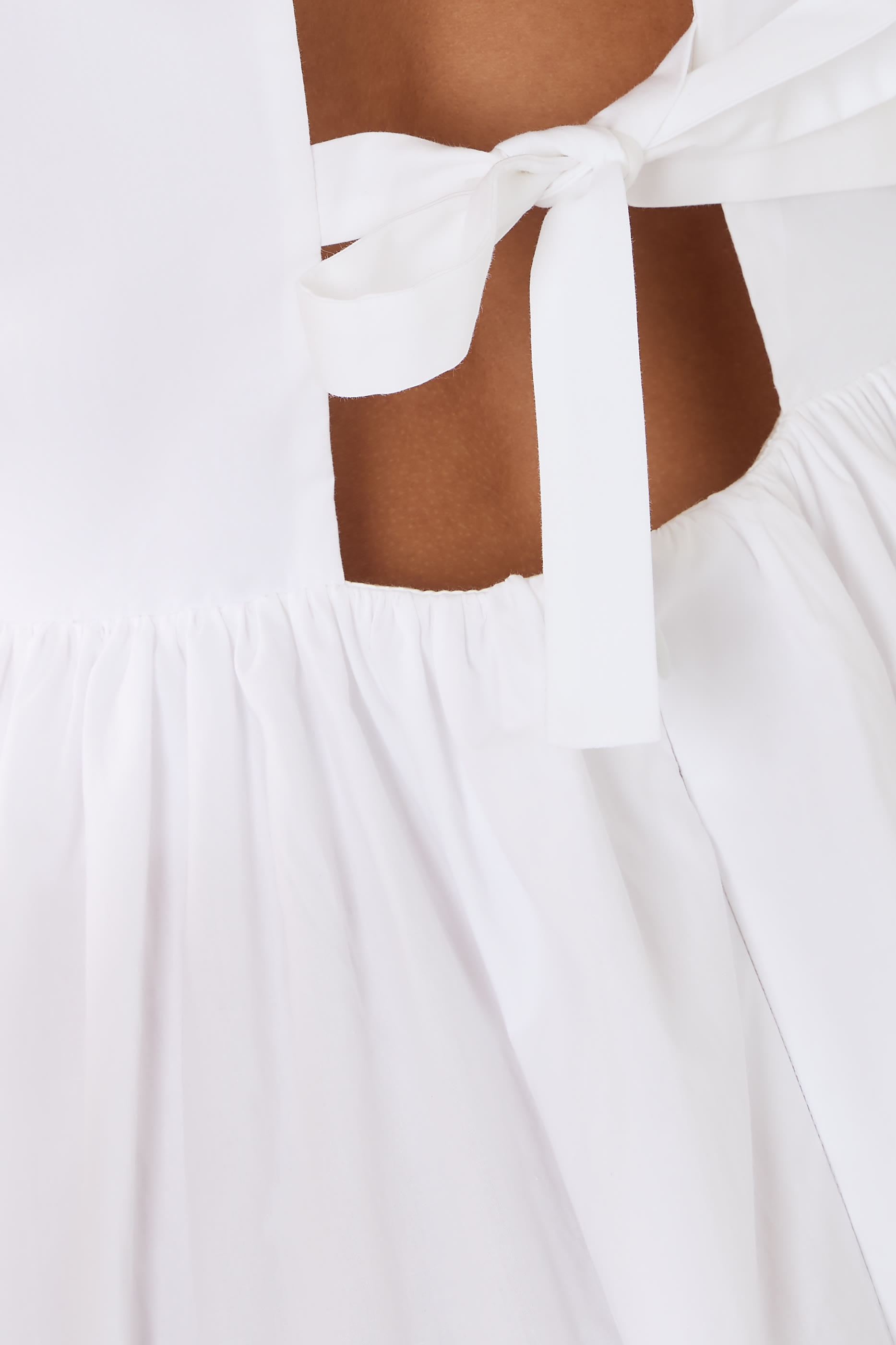 فستان متوسط الطول بربطة على الظهر