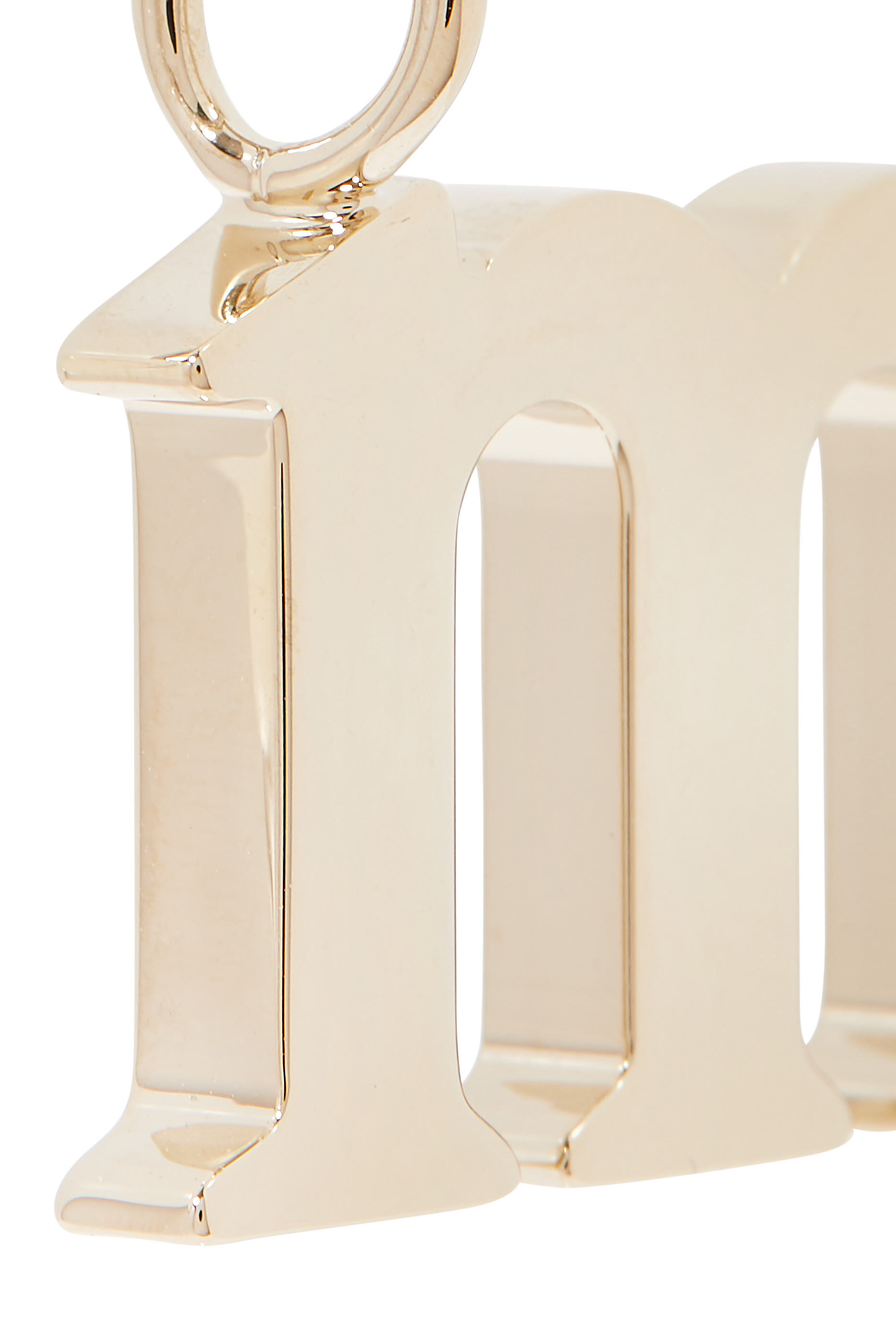 حلية بتصميم حرف M نحاس