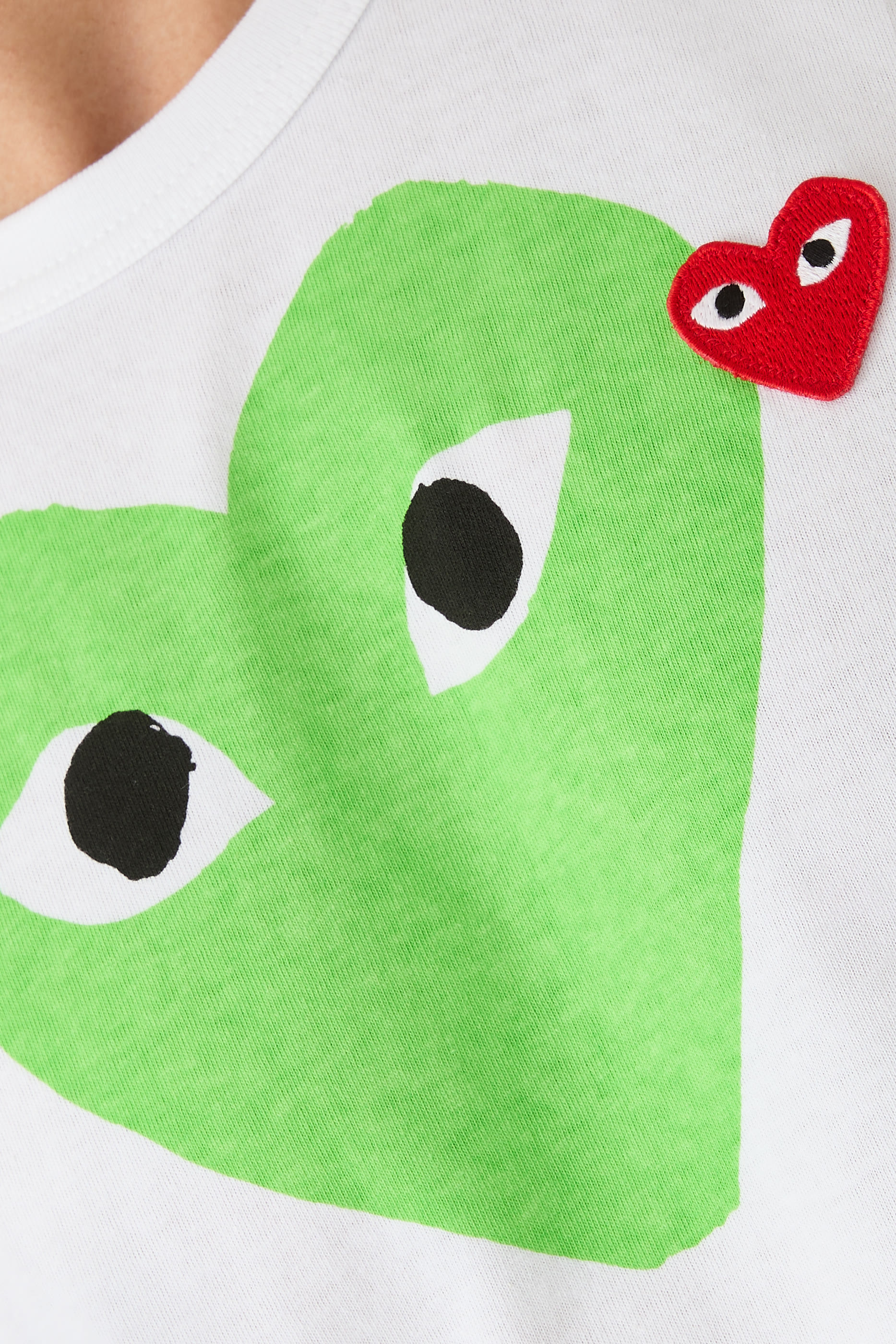 تيشيرت بطبعة قلب